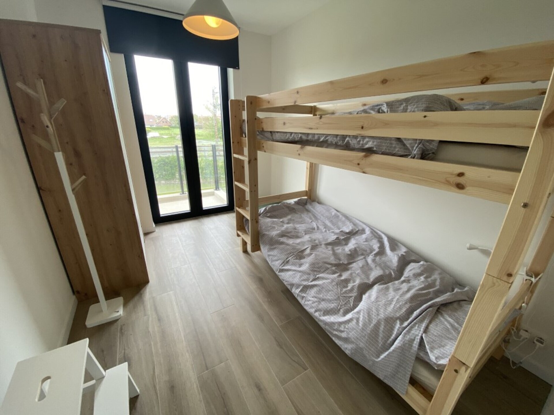 Licht appartement met 2 badkamers, terras en privéparking nabij het meer - foto 8