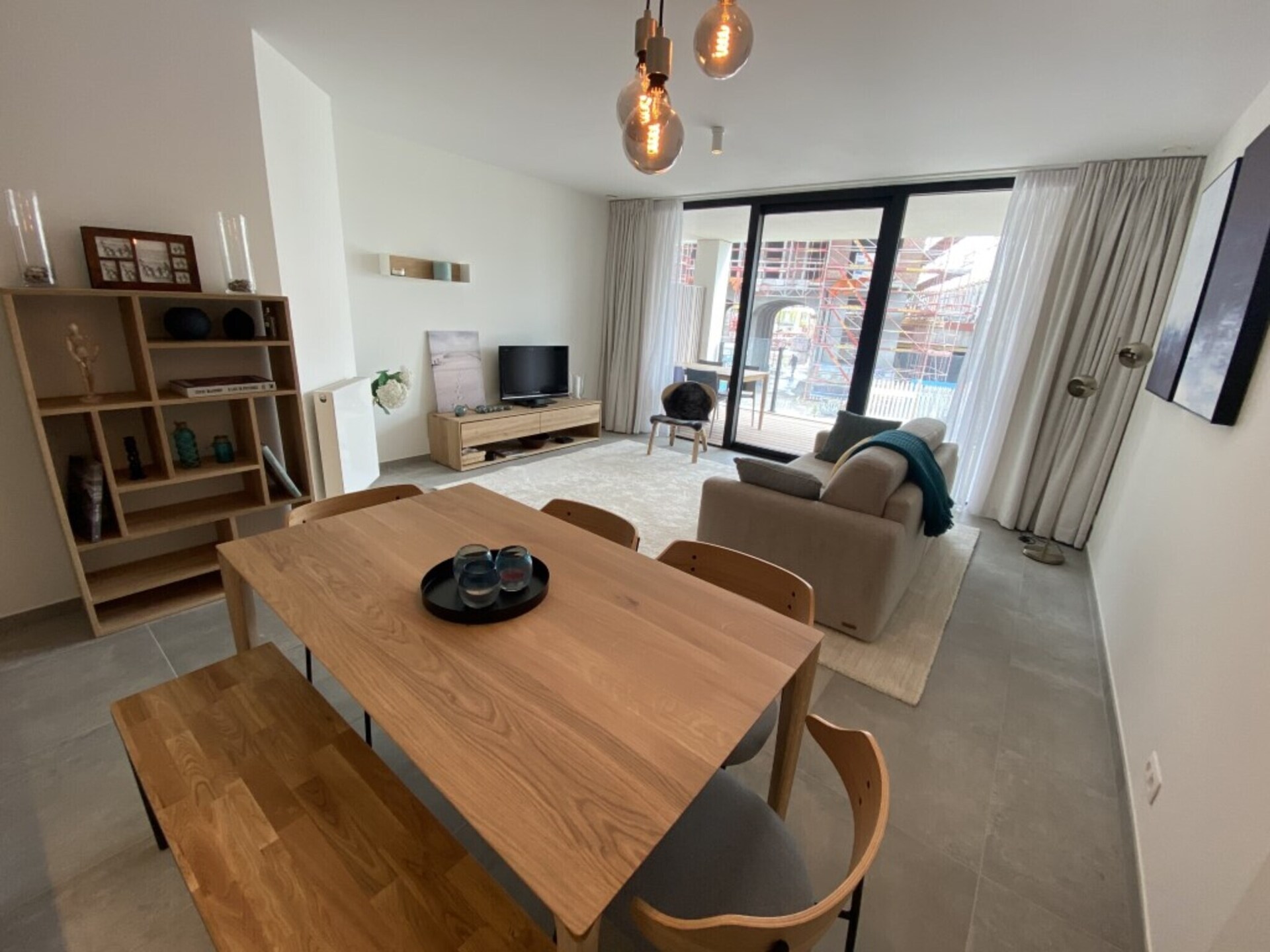 Licht appartement met 2 badkamers, terras en privéparking nabij het meer - foto 7