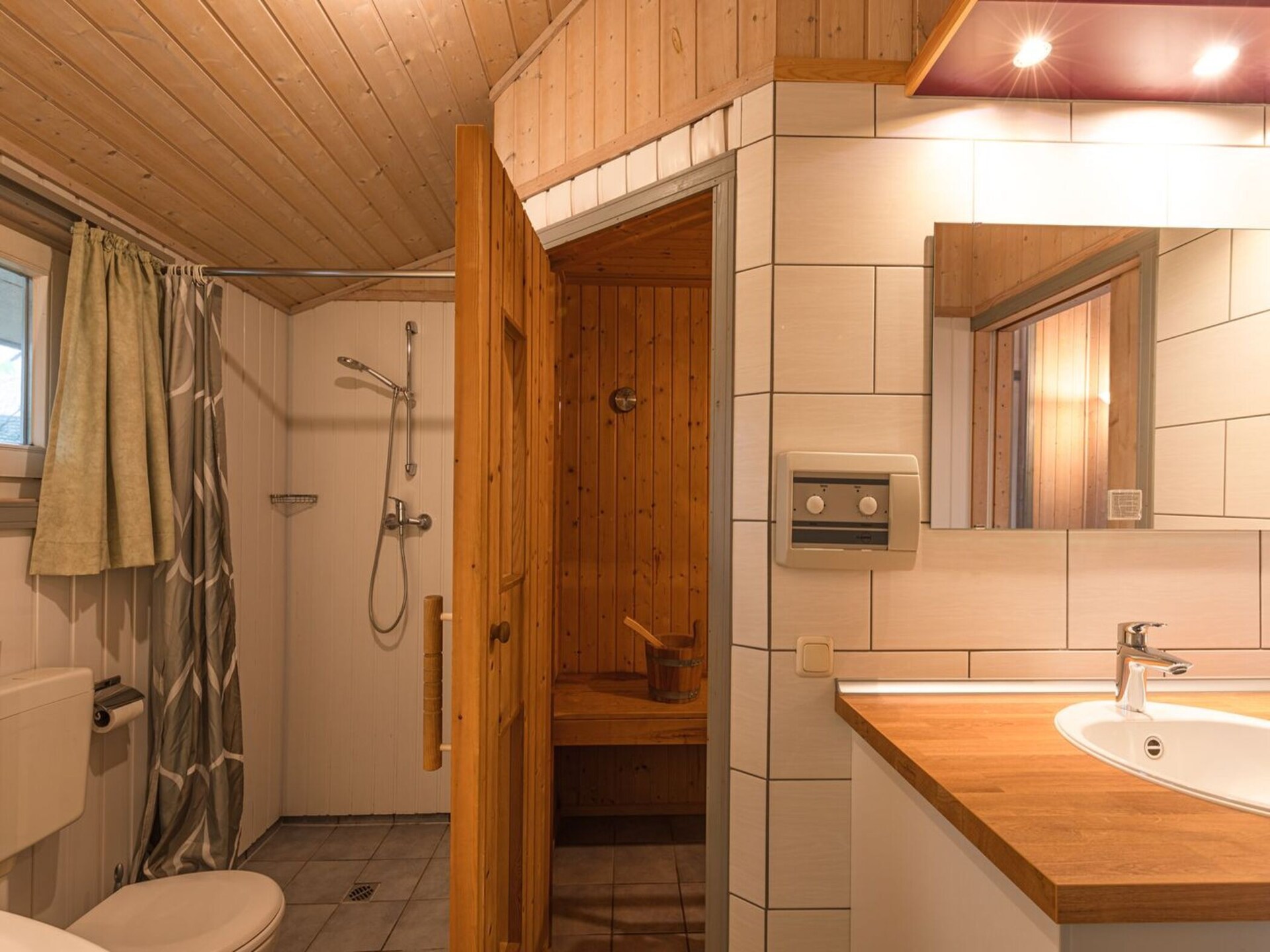 Vrijstaand vakantiehuis aan het Granzower Meer met wellness en privé strand - foto 18