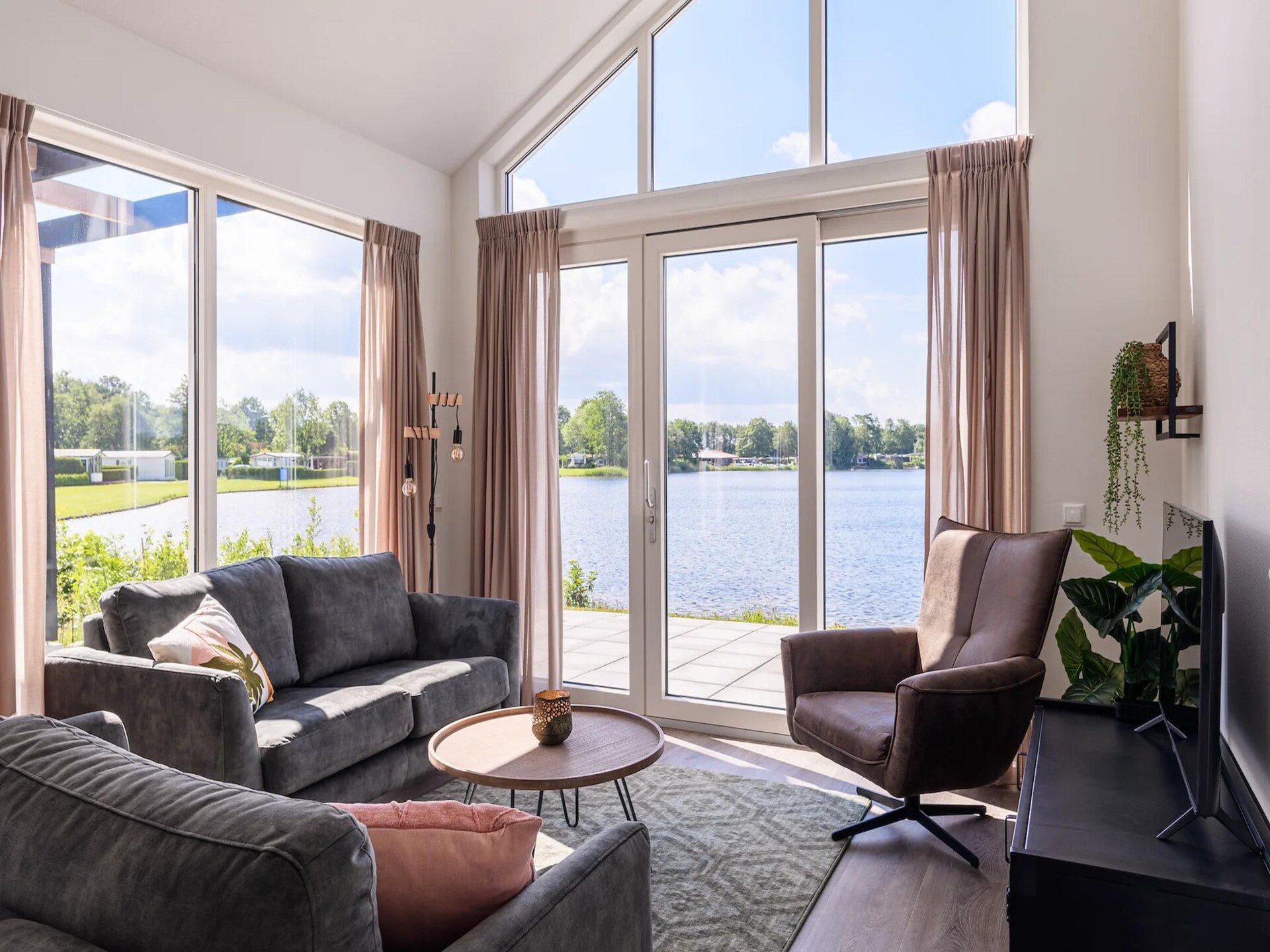 Moderne gelijkvloerse villa aan het water in Nationaal Park Drentsche Aa - foto 5