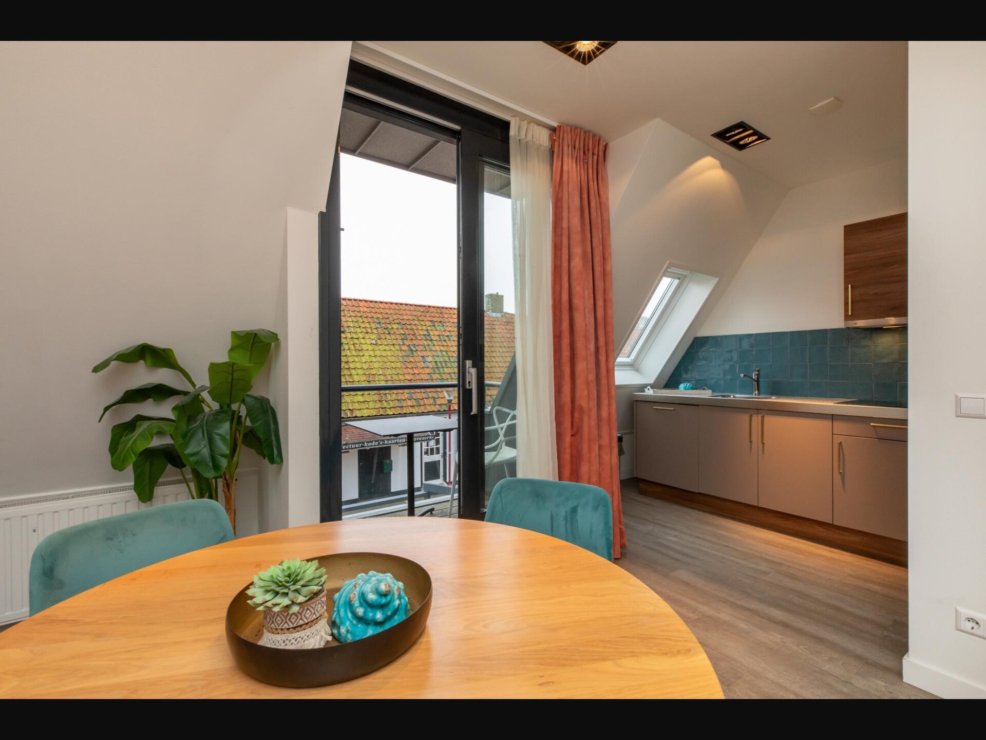 Kleurrijk appartement aan de Langstraat, 100m van strand Zoutelande - foto 11