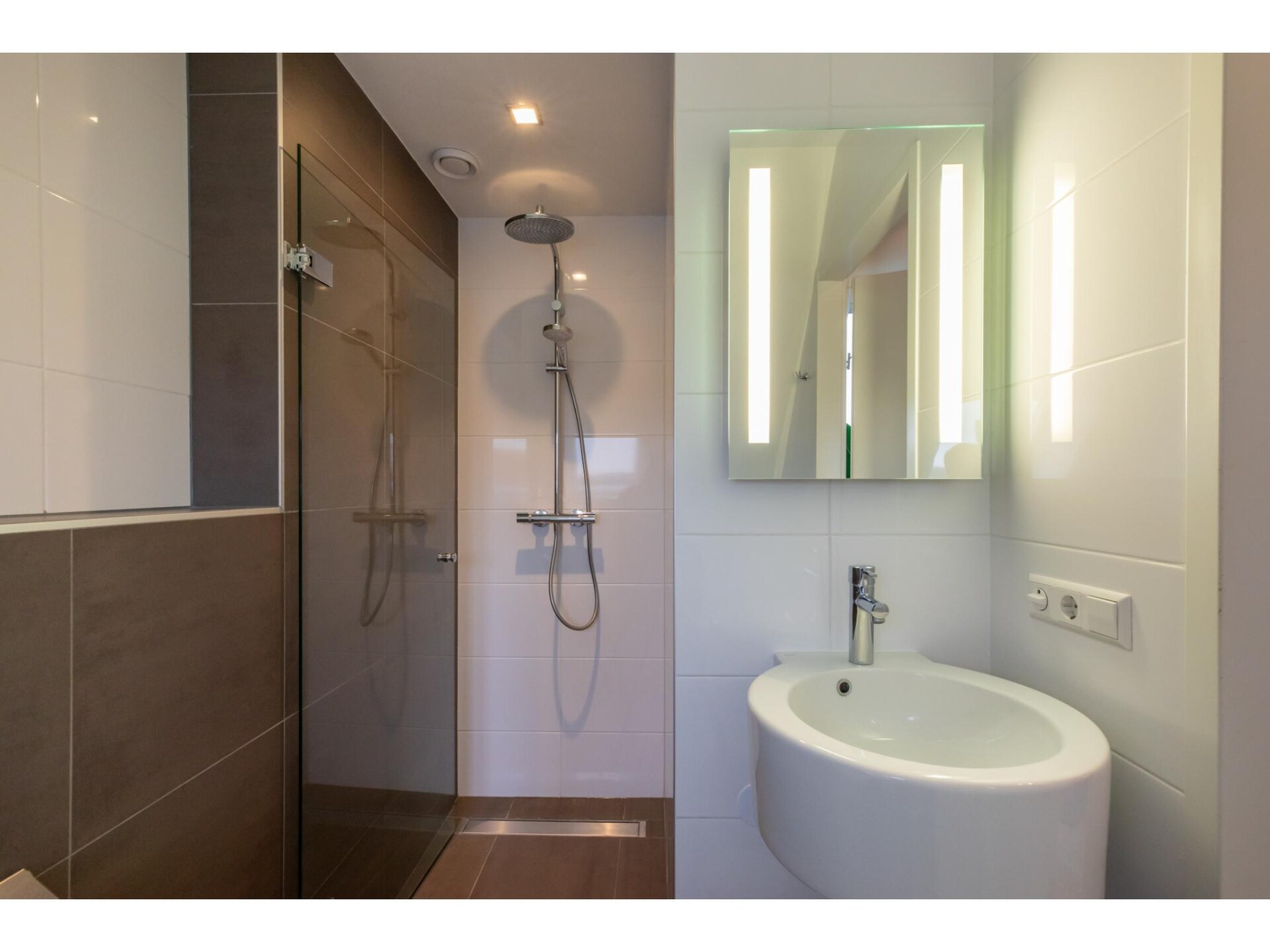 Licht studio-appartement in hartje Zoutelande, 200m van het strand - foto 12