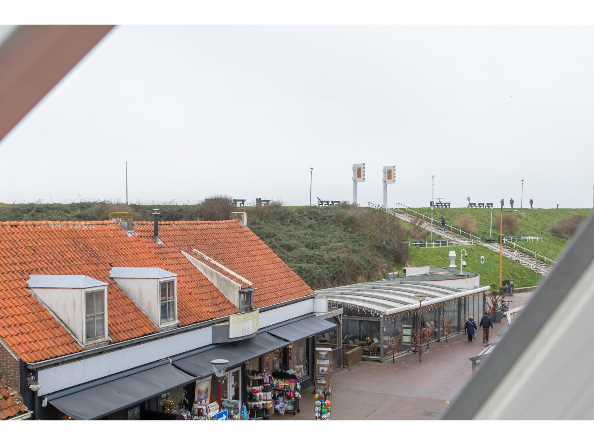 Licht studio-appartement in hartje Zoutelande, 200m van het strand - foto 13