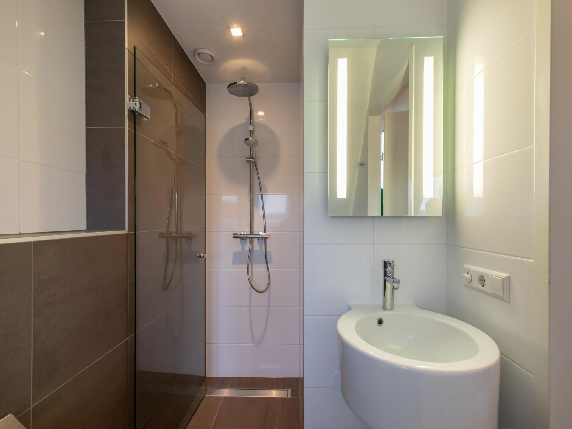 Licht studio-appartement in hartje Zoutelande, 200m van het strand - foto 45