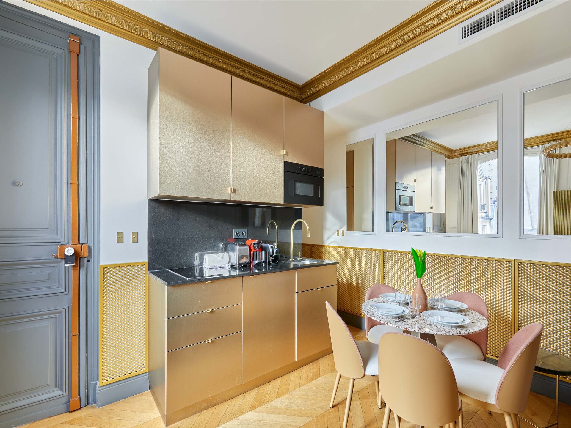 Stijlvol appartement met airco tussen Champs-Élysées en Faubourg Saint-Honoré - foto 8