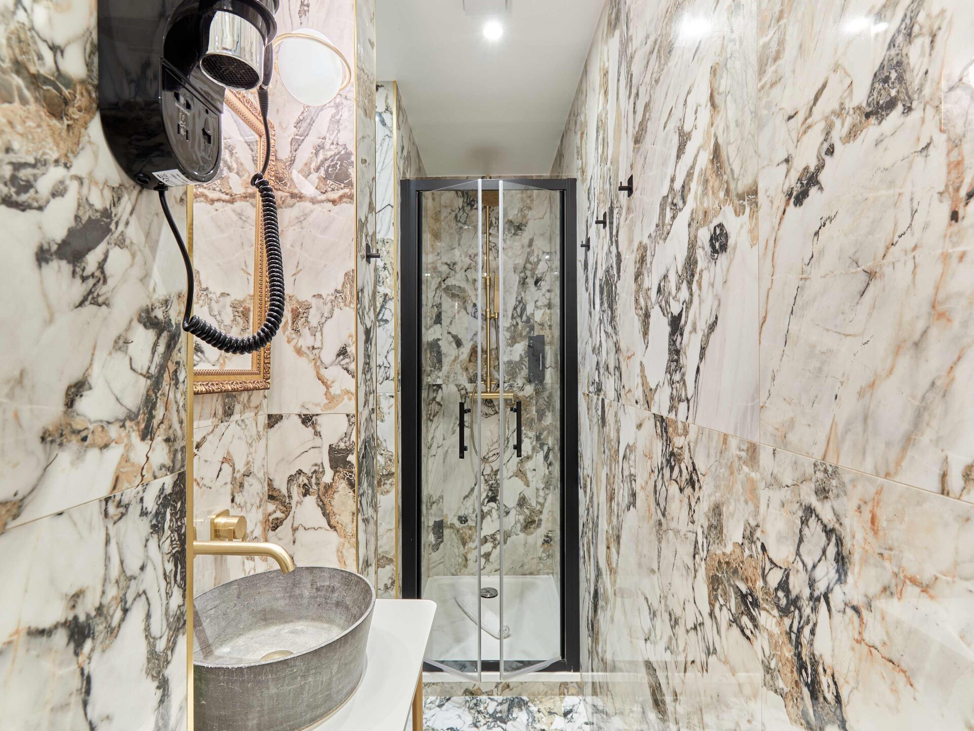 Stijlvol appartement met airco tussen Champs-Élysées en Faubourg Saint-Honoré - foto 12