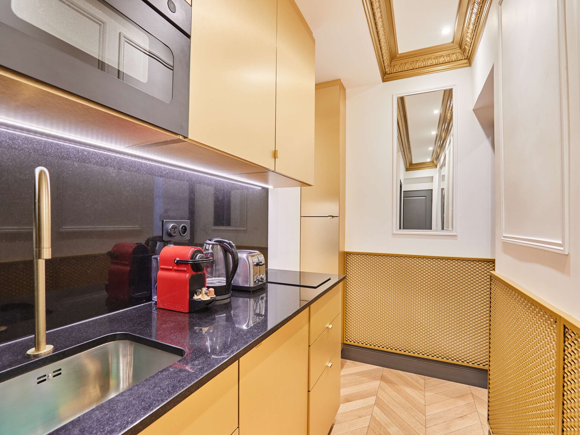 Chic appartement met airco tussen Champs-Élysées en Faubourg Saint-Honoré - foto 12