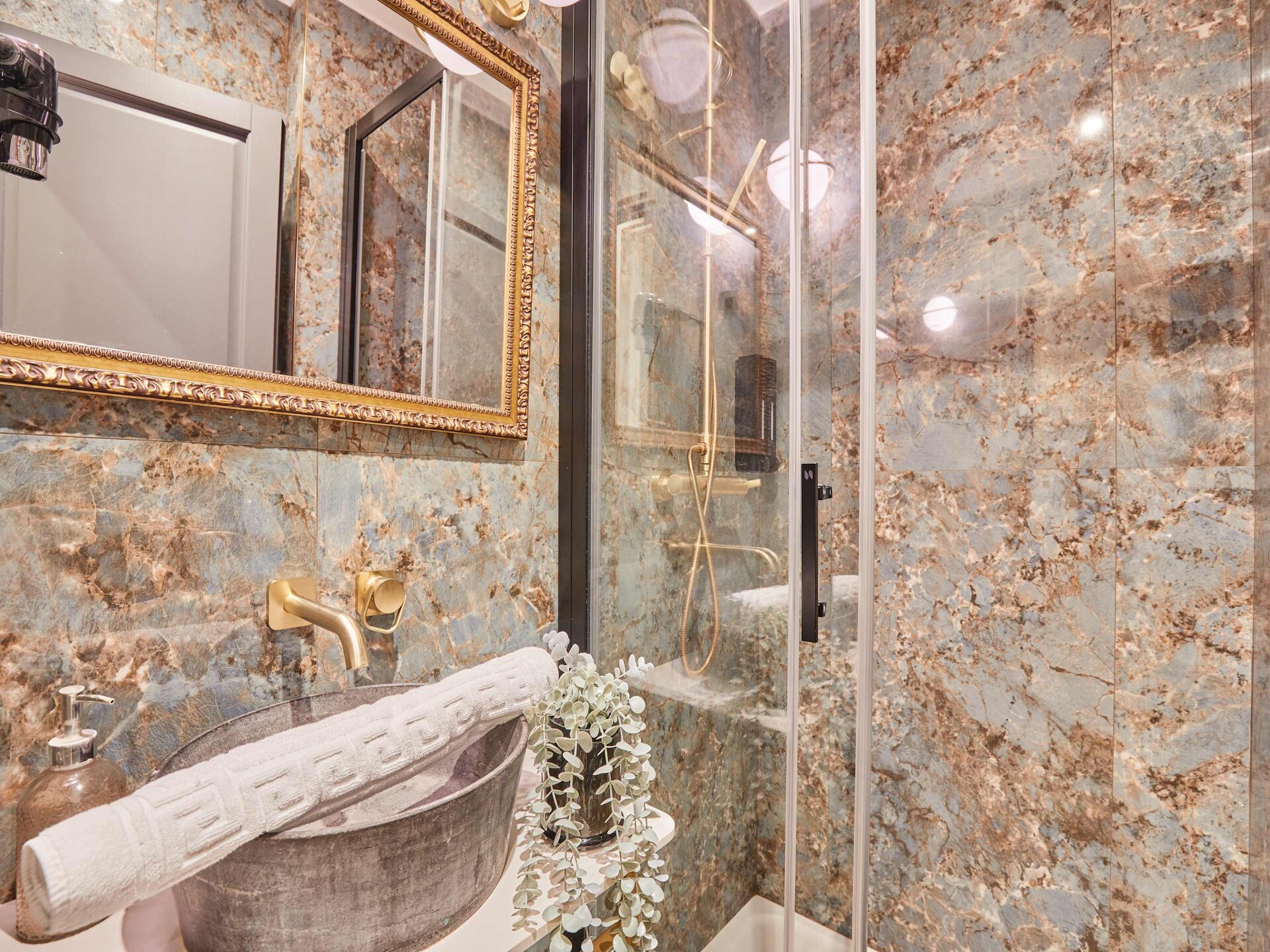 Chic appartement met airco tussen Champs-Élysées en Faubourg Saint-Honoré - foto 17