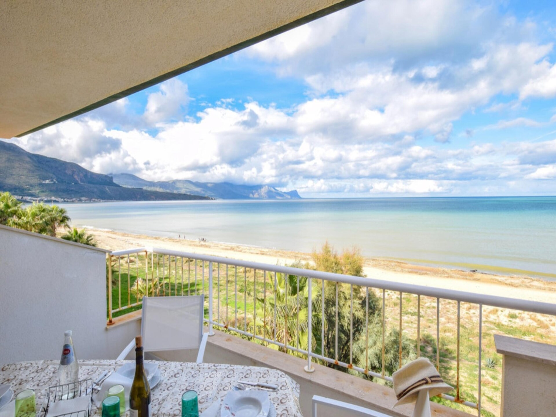 Appartement aan zee met panoramisch balkon in Alcamo, 80m van het strand - foto 9