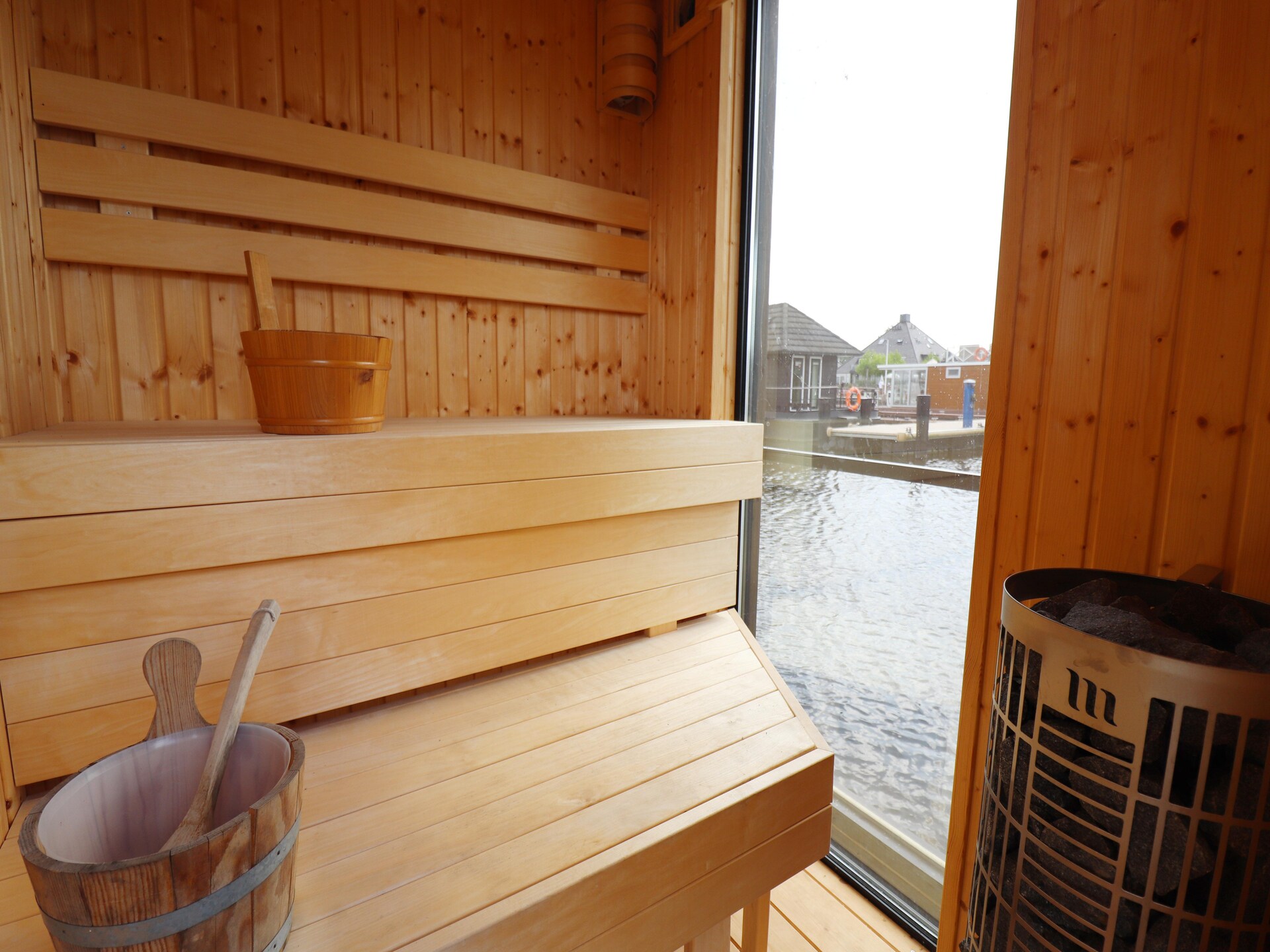 Luxe houseboat met sauna en dakterras op het Sneekermeer - foto 21