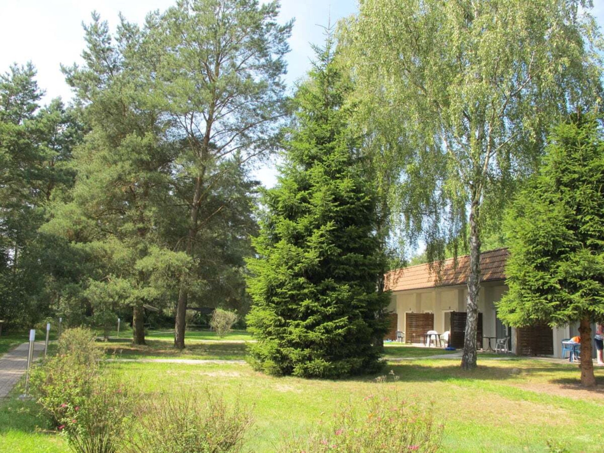 Romantische bungalow aan het Plauer See met privéterras en groene tuin - foto 1