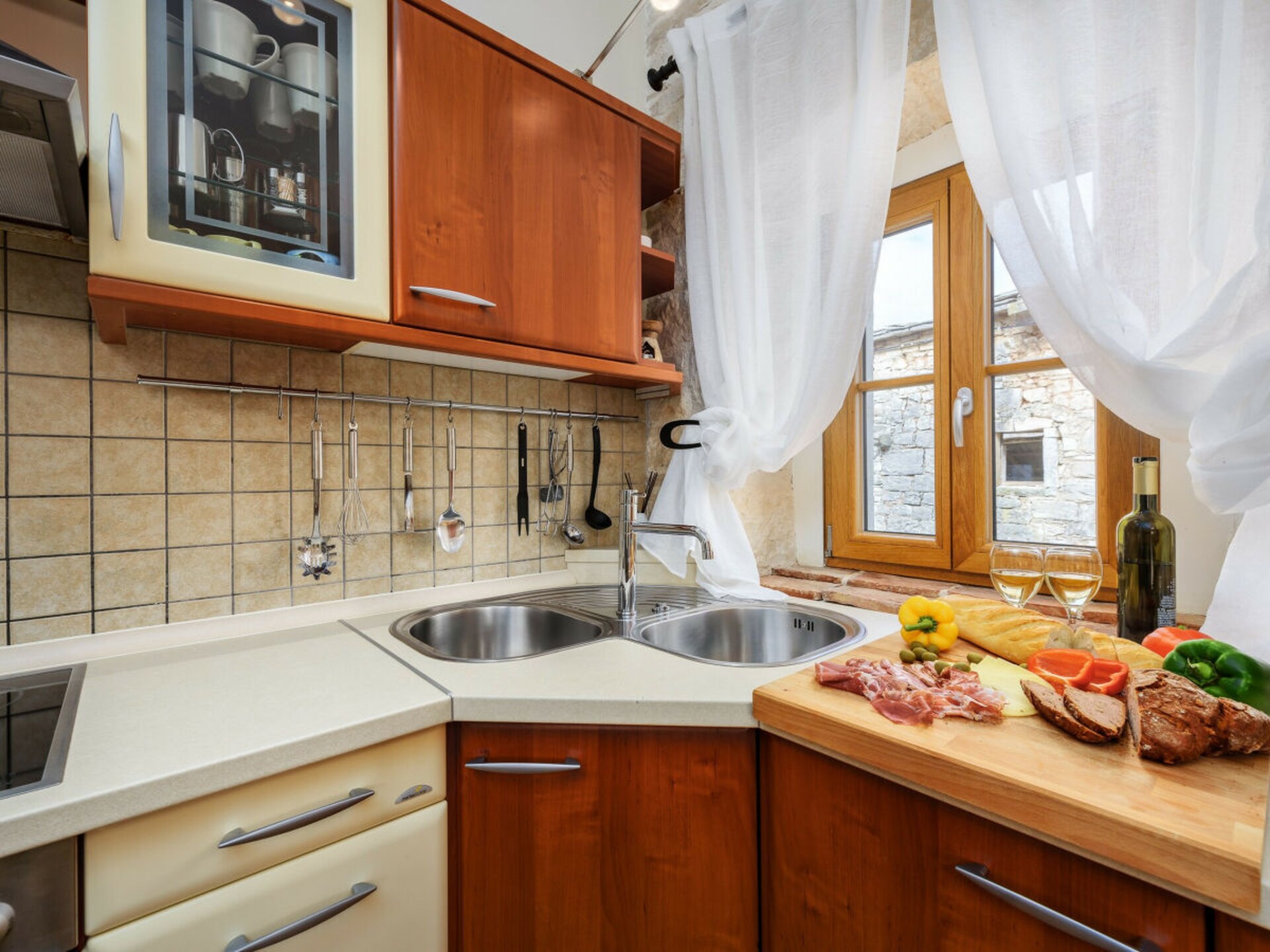 Authentiek stenen huis met zwembad in hartje Tinjan, Istrië - foto 17