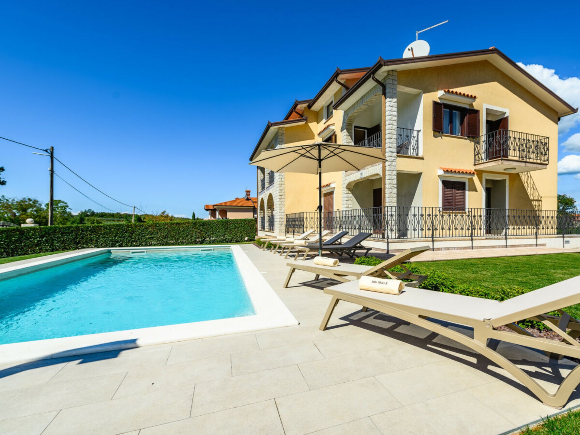 Ruim appartement met privézwembad en balkon in Mekiši, vlakbij Vižinada - foto 1