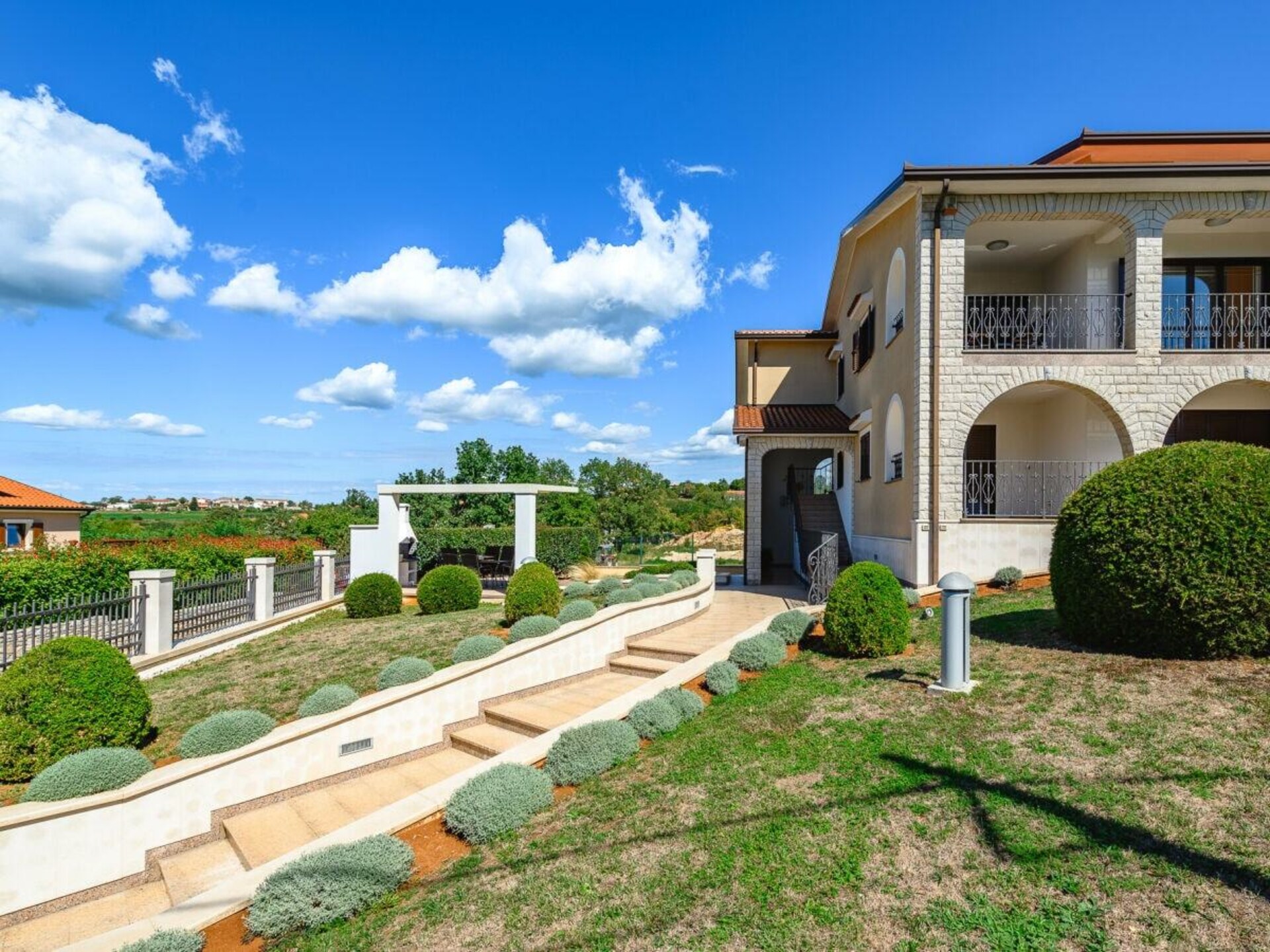 Ruim appartement met privézwembad en balkon in Mekiši, vlakbij Vižinada - foto 9