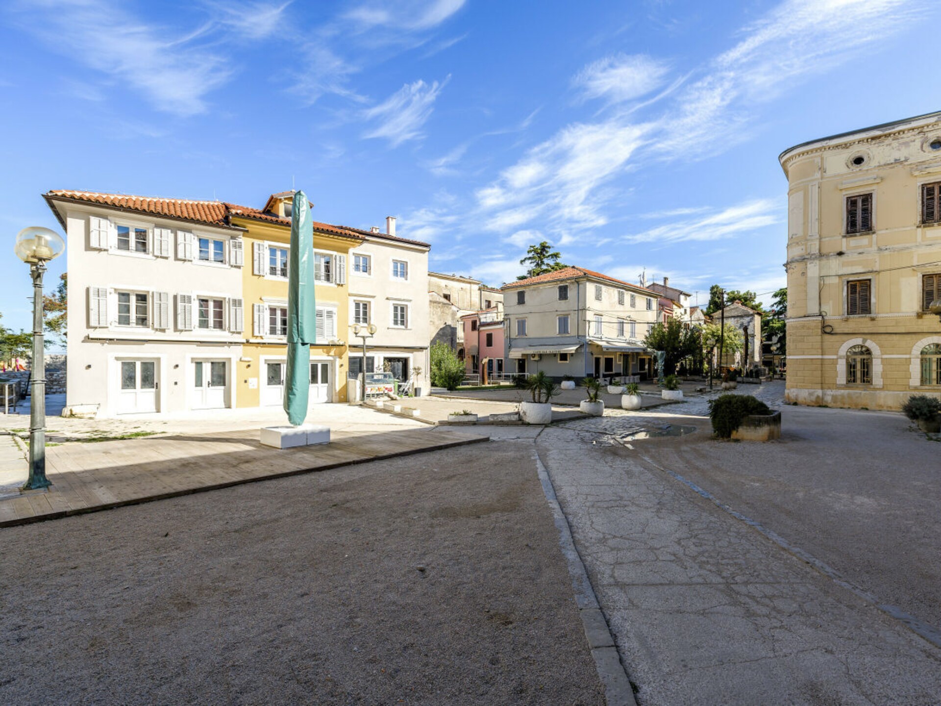 Urban Loft Marafor: Modern zolderappartement aan historisch plein in Poreč - foto 2