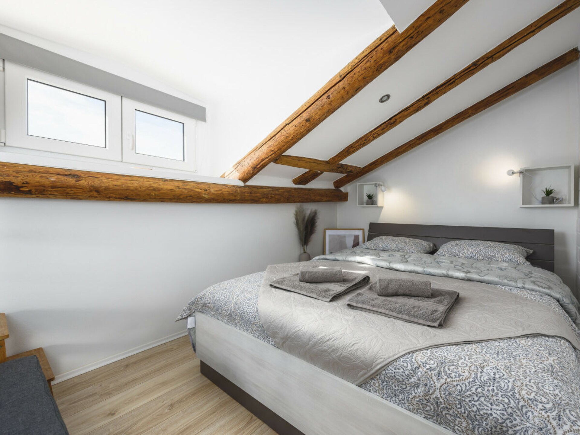 Urban Loft Marafor: Modern zolderappartement aan historisch plein in Poreč - foto 11