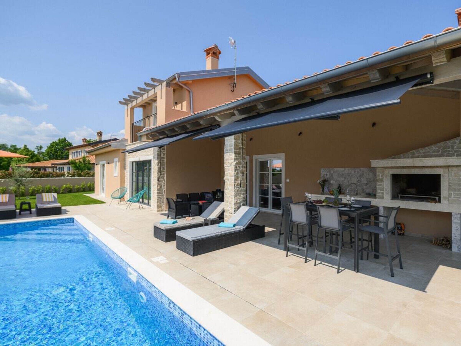 Luxe villa met privézwembad en grote tuin op 3 km van het centrum - foto 7