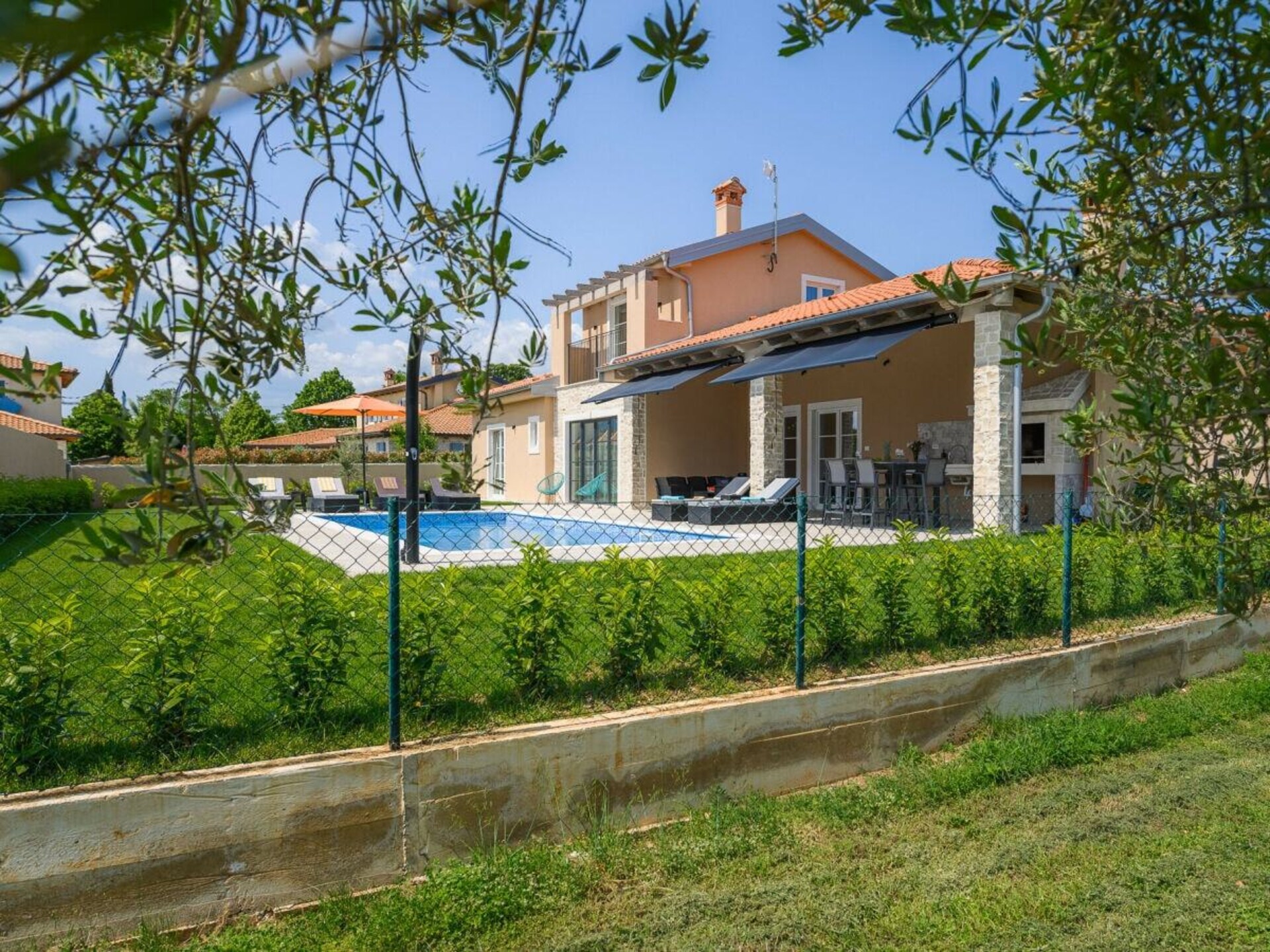 Luxe villa met privézwembad en grote tuin op 3 km van het centrum - foto 15