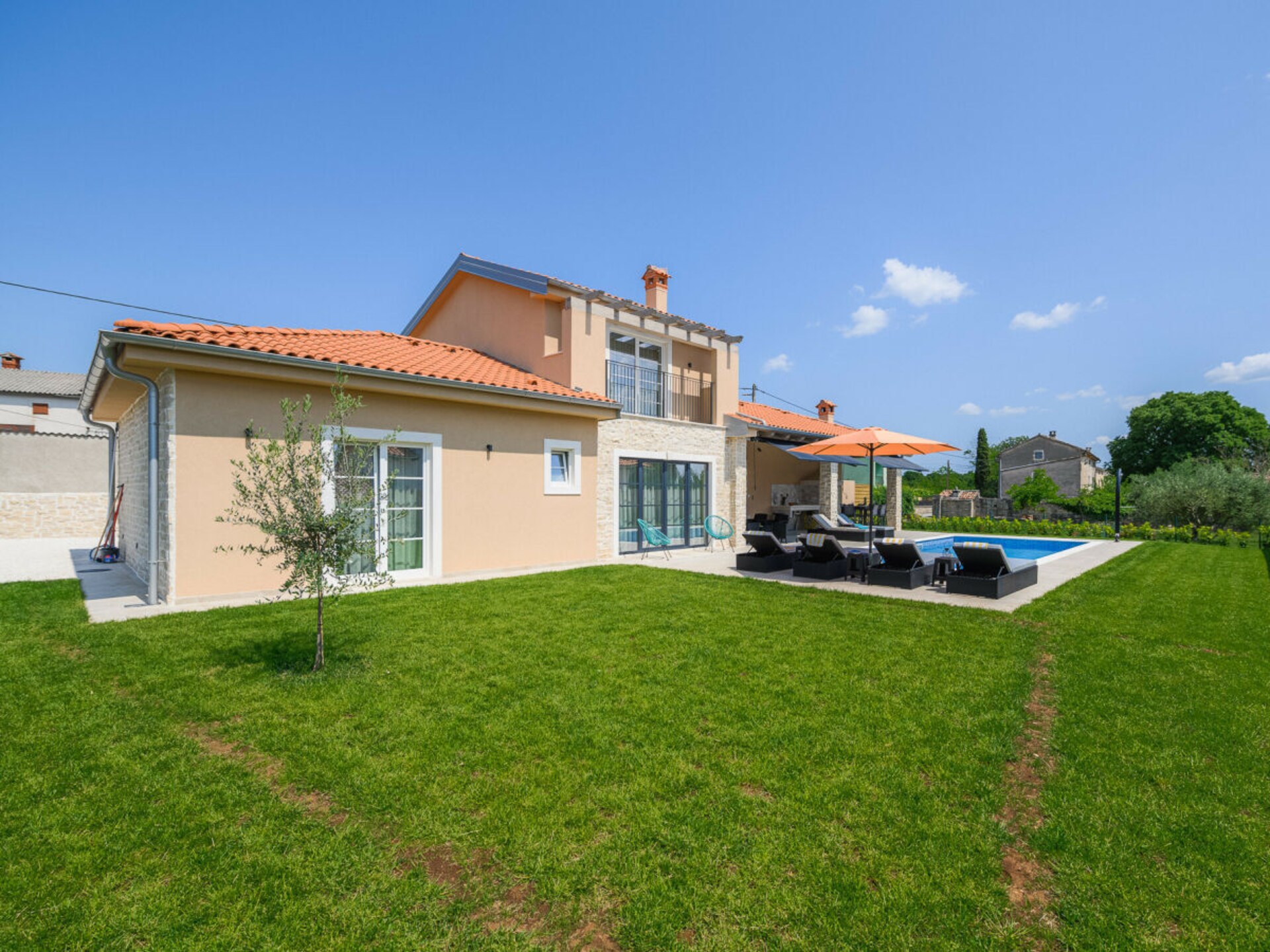 Luxe villa met privézwembad en grote tuin op 3 km van het centrum - foto 37