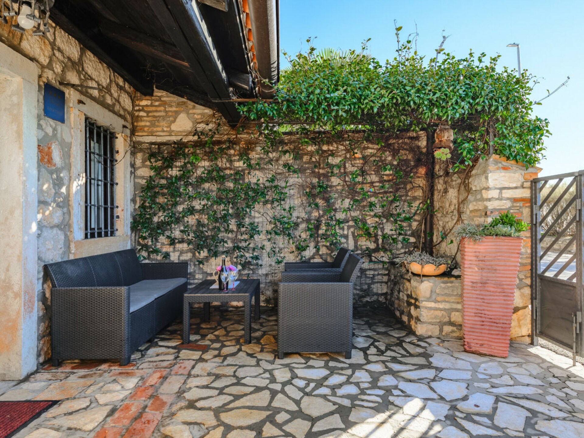 Stenen vakantiehuis met tuin direct aan zee in Poreč voor 5 personen - foto 36