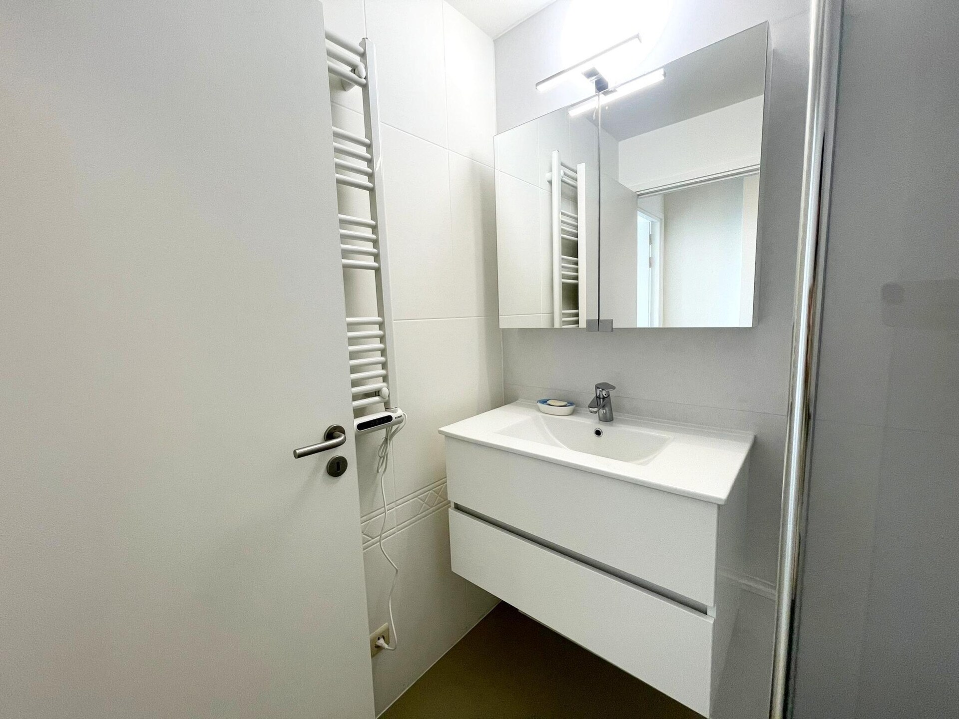 Stijlvol appartement op de zeedijk met panoramisch zeezicht in Middelkerke - foto 13