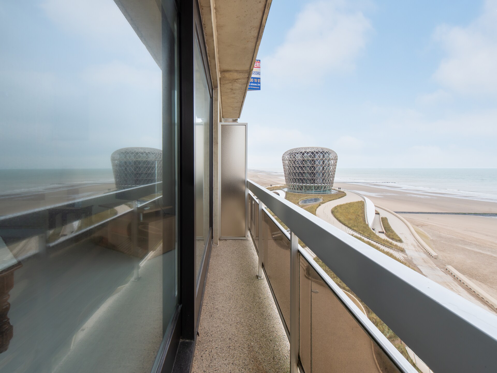 Ruim appartement aan de zeedijk met zicht op casino en strand - foto 3