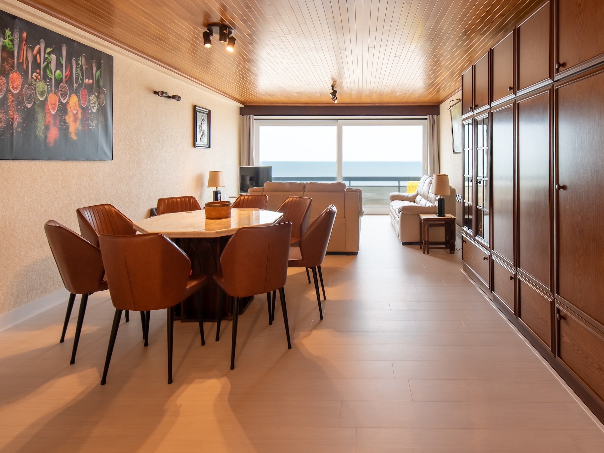 Ruim appartement aan de zeedijk met zicht op casino en strand - foto 11