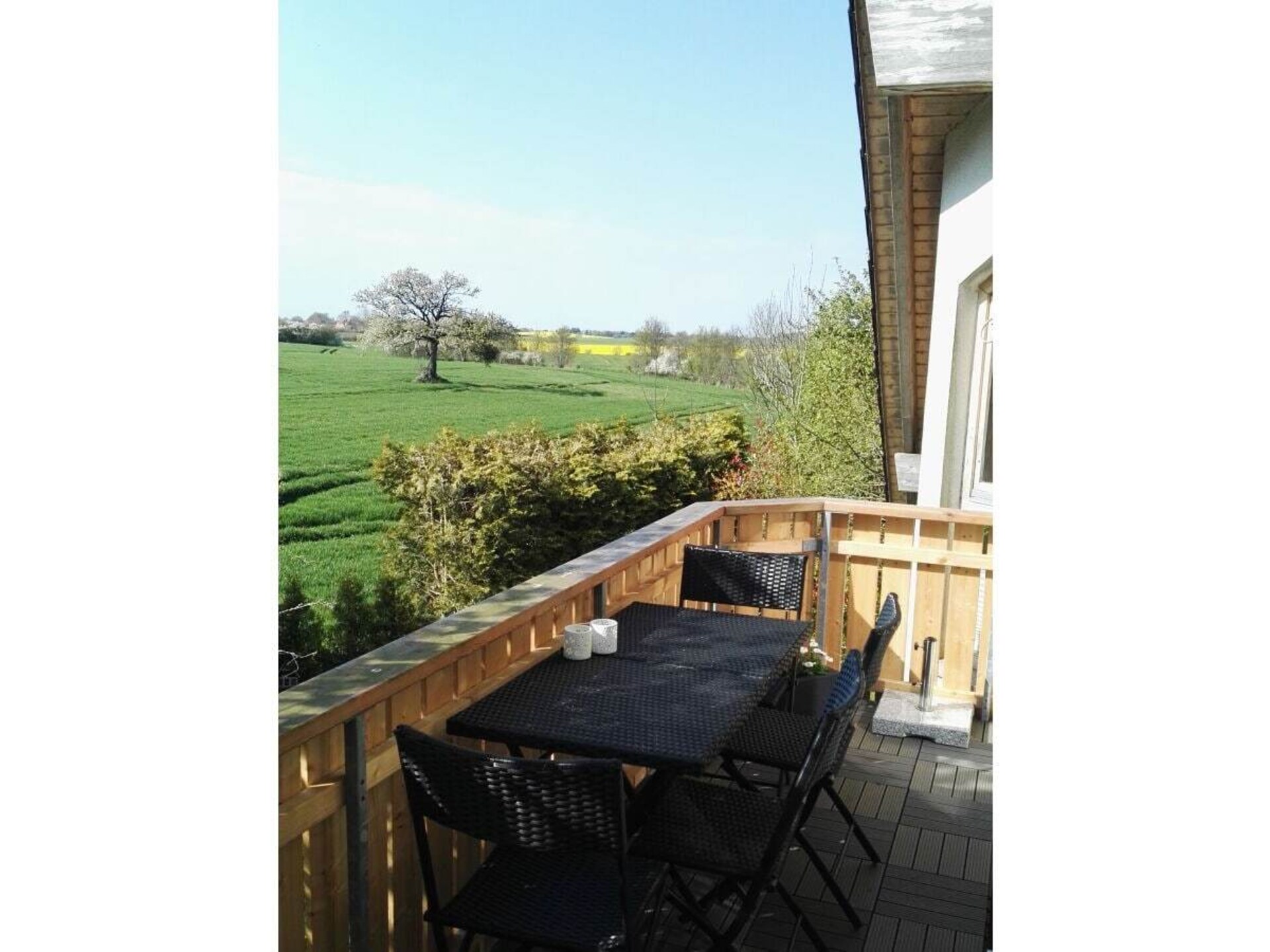 Knus vakantiehuis met balkon en tuinterras in Hasselberg - foto 3