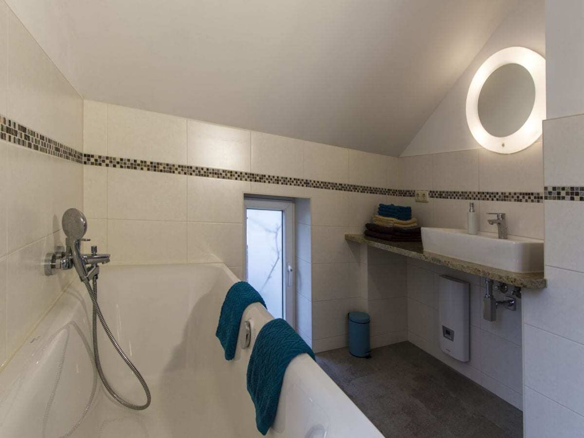 Ruim vakantiehuis met privétuin in Potsdam-Babelsberg - foto 15