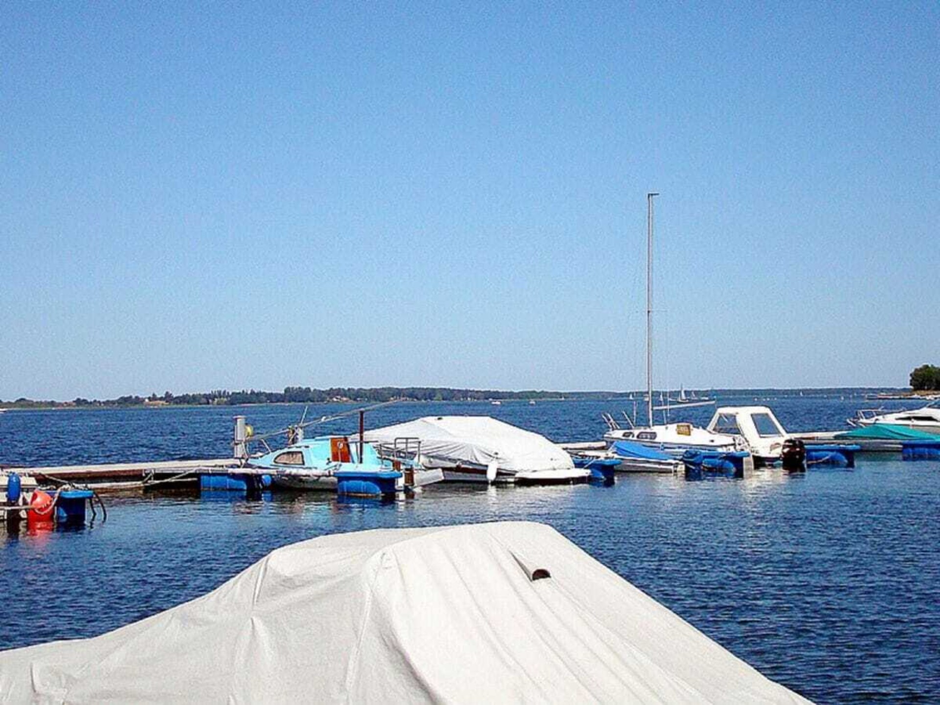 Romantisch appartement aan de Plauer See met open haard en balkon - foto 19