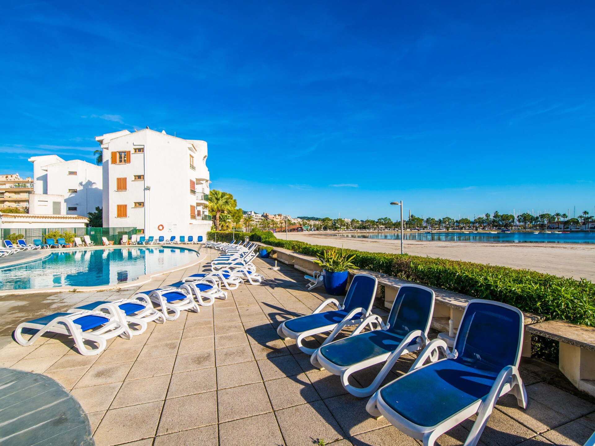 Appartement aan zee in Alcúdia met zwembad, 30 meter van het strand - foto 10