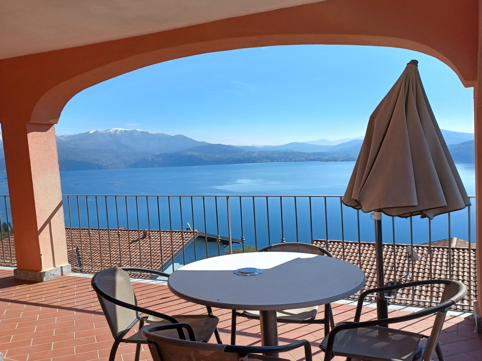 Panoramisch appartement met zwembad en uitzicht op het Lago Maggiore - foto 5