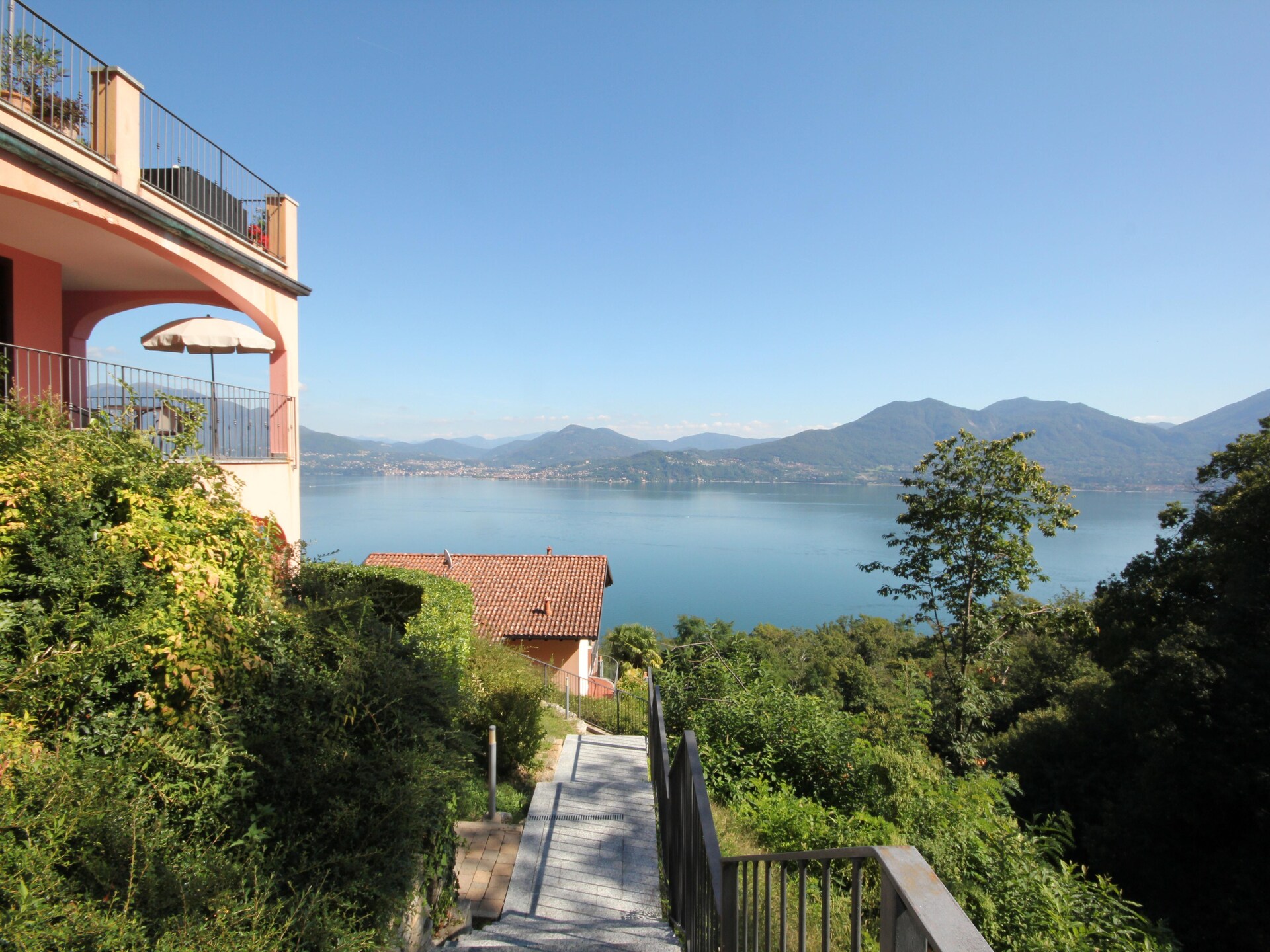 Panoramisch appartement met zwembad en uitzicht op het Lago Maggiore - foto 12