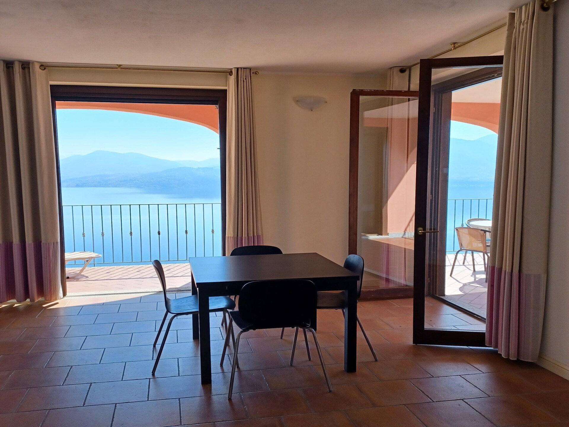 Panoramisch appartement met zwembad en uitzicht op het Lago Maggiore - foto 4