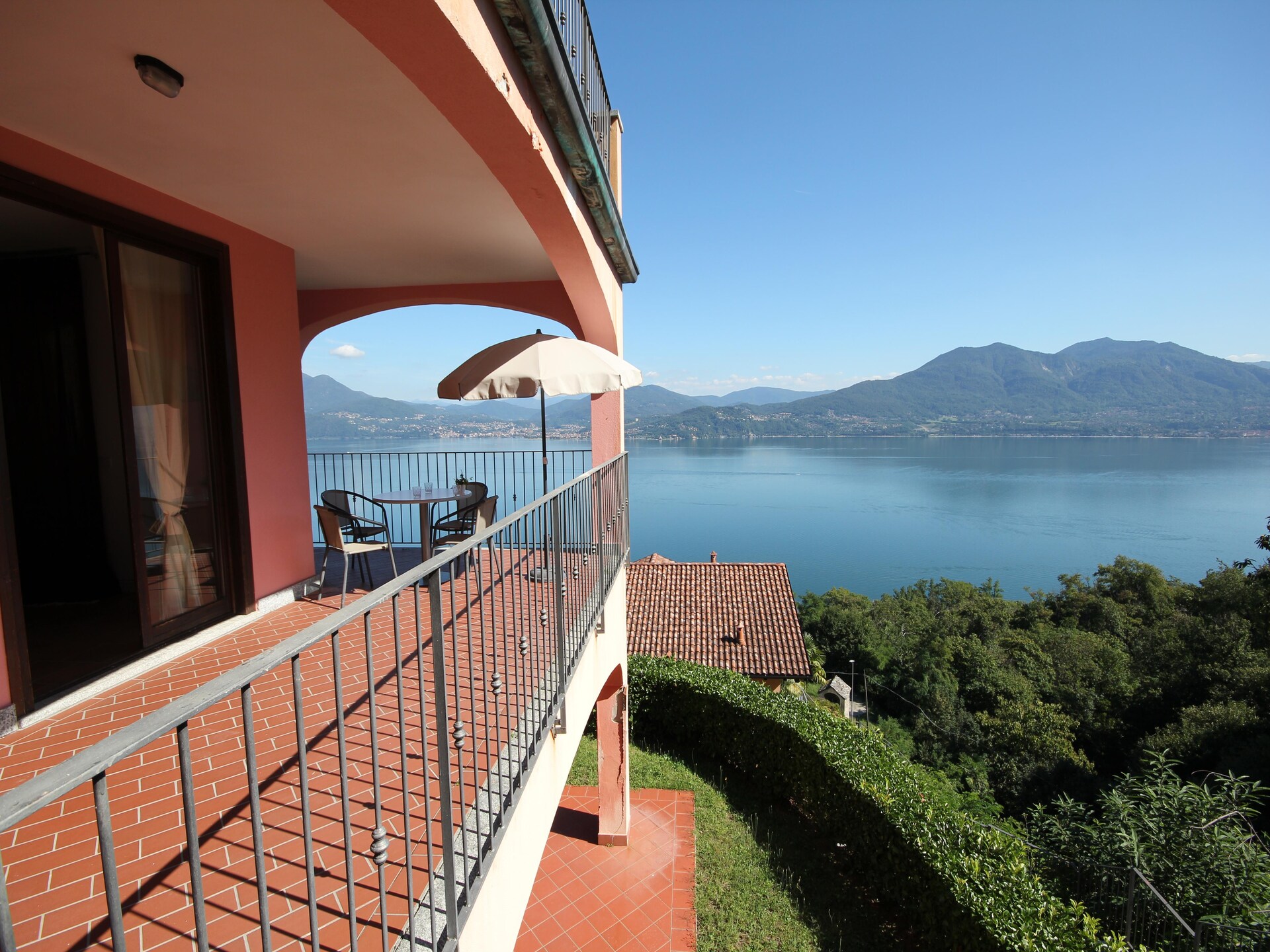 Panoramisch appartement met zwembad en uitzicht op het Lago Maggiore - foto 11