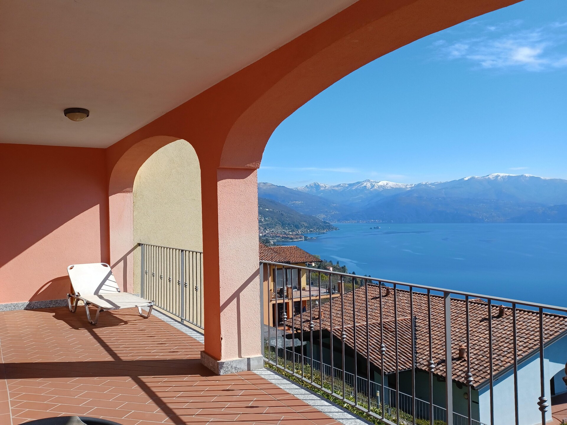 Panoramisch appartement met zwembad en uitzicht op het Lago Maggiore - foto 10