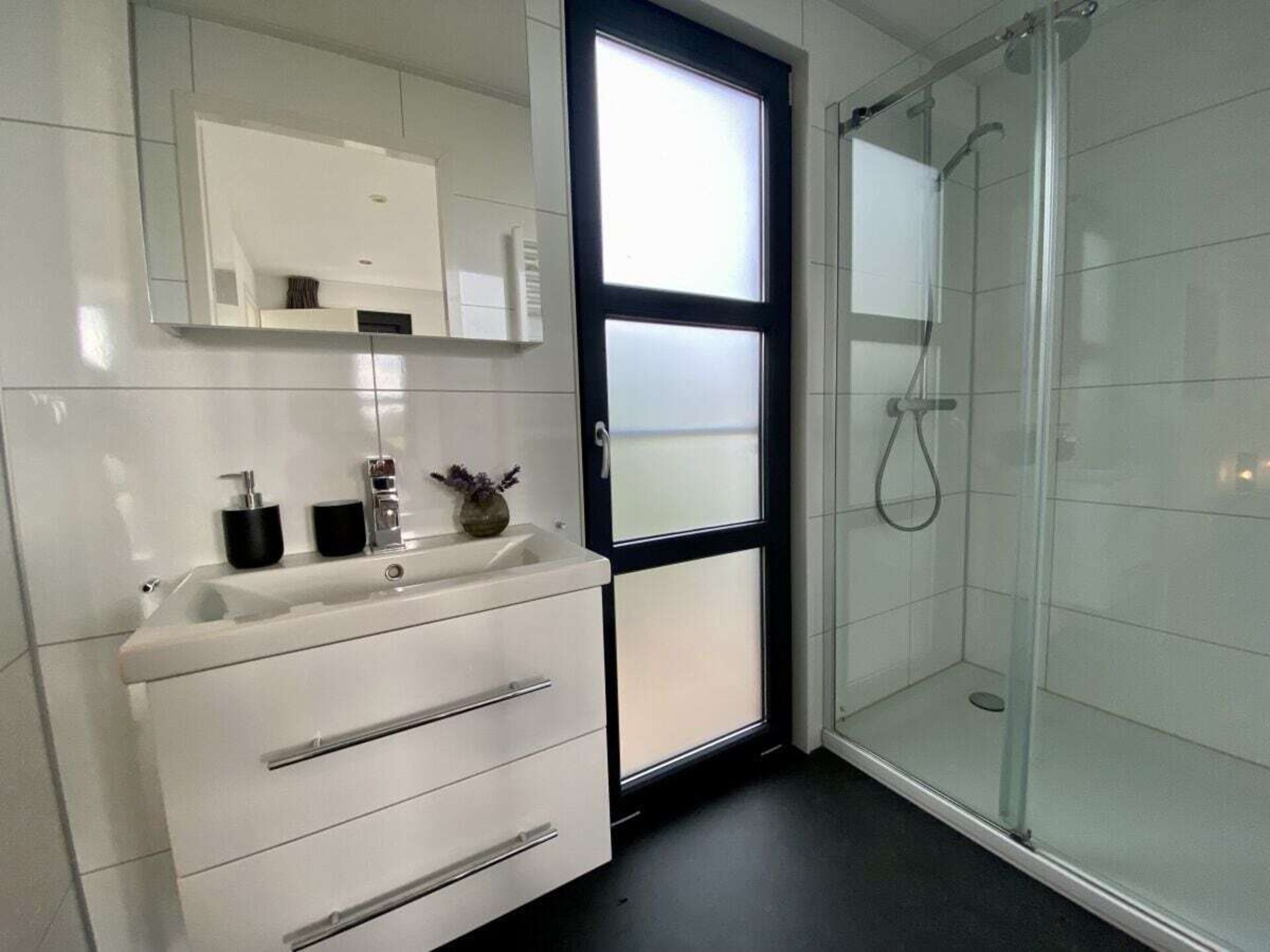Modern waterchalet met privésteiger in Olburgen – ideaal voor gezinnen en hondenliefhebbers - foto 15