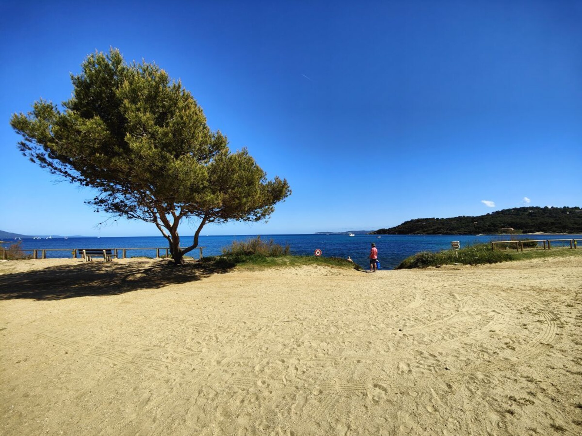 Ruime bungalow met zeezicht en groot terras in Bormes-les-Mimosas - foto 14