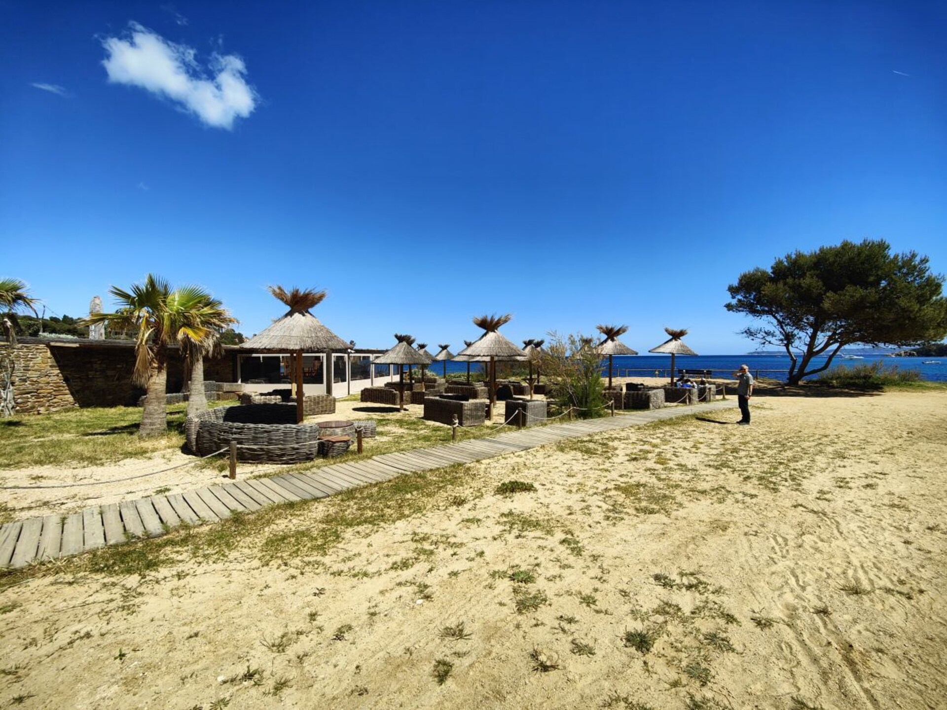 Ruime bungalow met zeezicht en groot terras in Bormes-les-Mimosas - foto 16