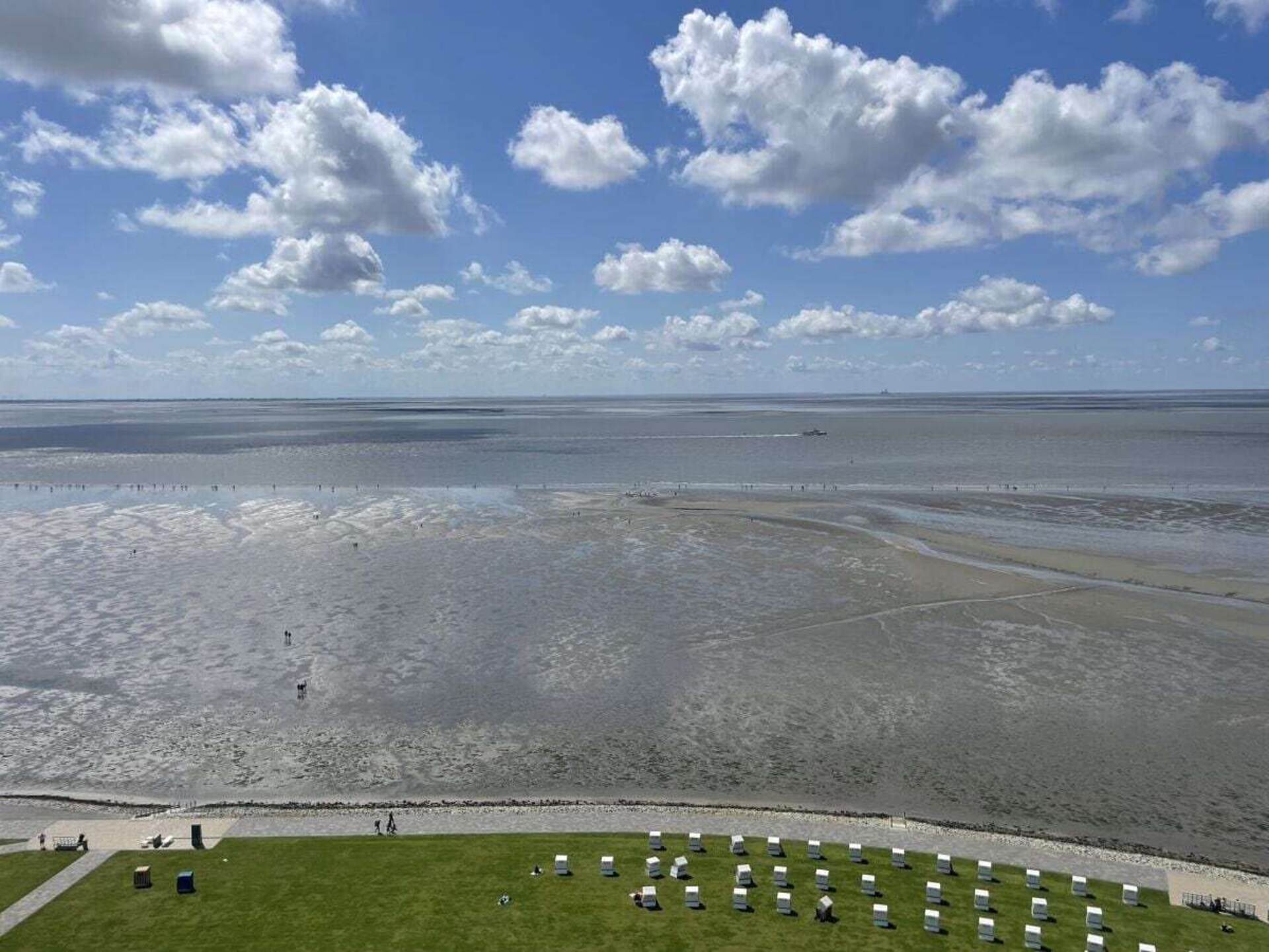 Gerenoveerd appartement met panoramisch zeezicht in Büsum - foto 2