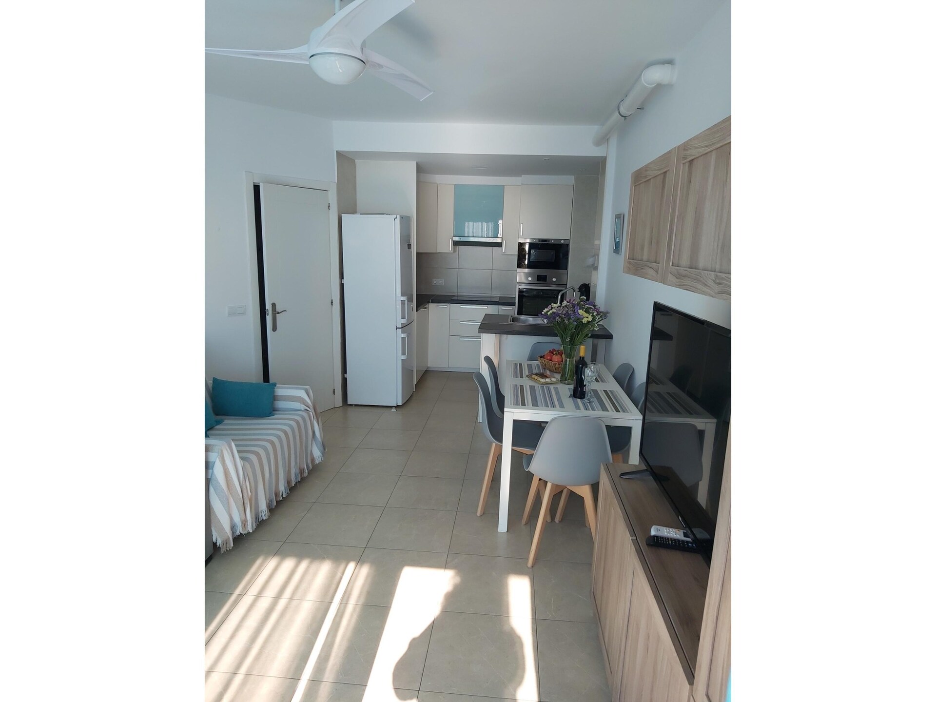 Zonnig appartement op 200 meter van het strand met zeezicht en zwembad - foto 19