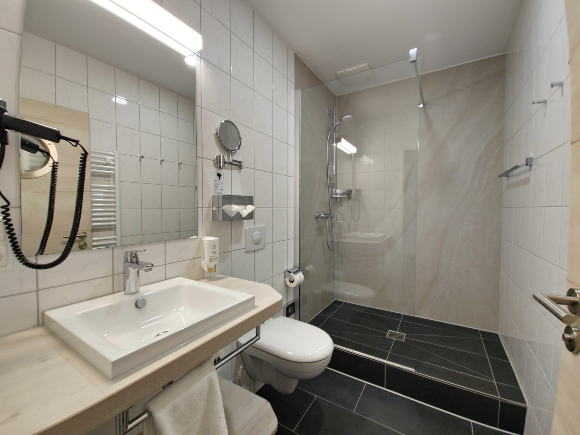 Op 600 m van het centrum: Modern appartement in Hohenkirchen - foto 23
