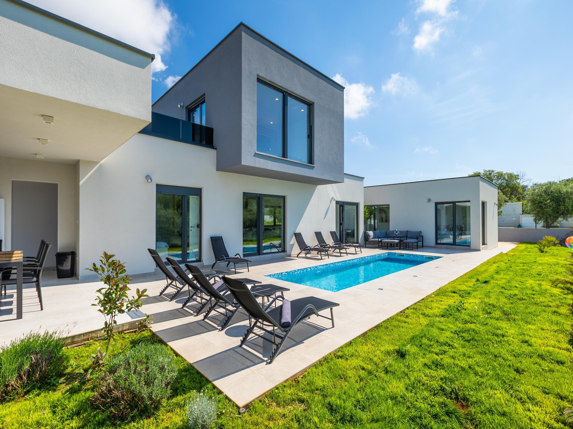 8-persoons villa in het centrum van Ližnjan op 800m van zee - foto 1