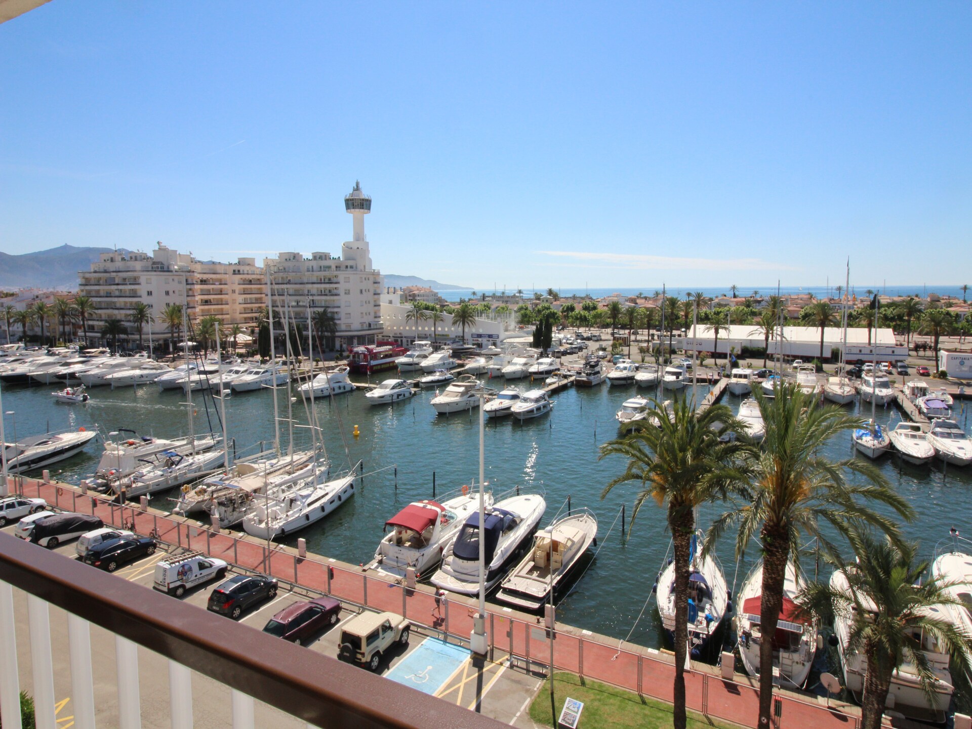 Modern appartement met zeezicht en terras aan de golfbaan in Empuriabrava - foto 30