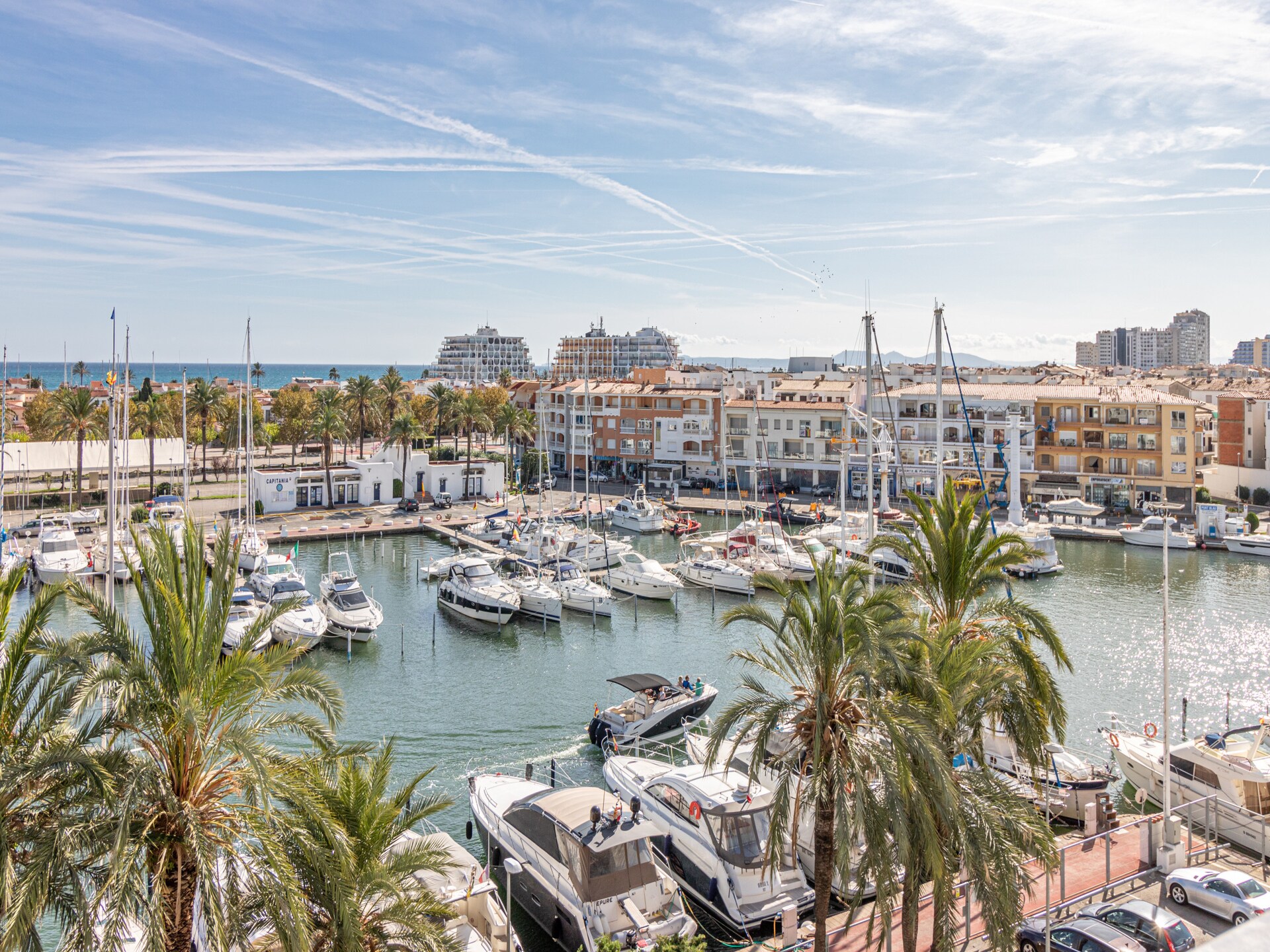 Modern appartement met zeezicht en terras aan de golfbaan in Empuriabrava - foto 25