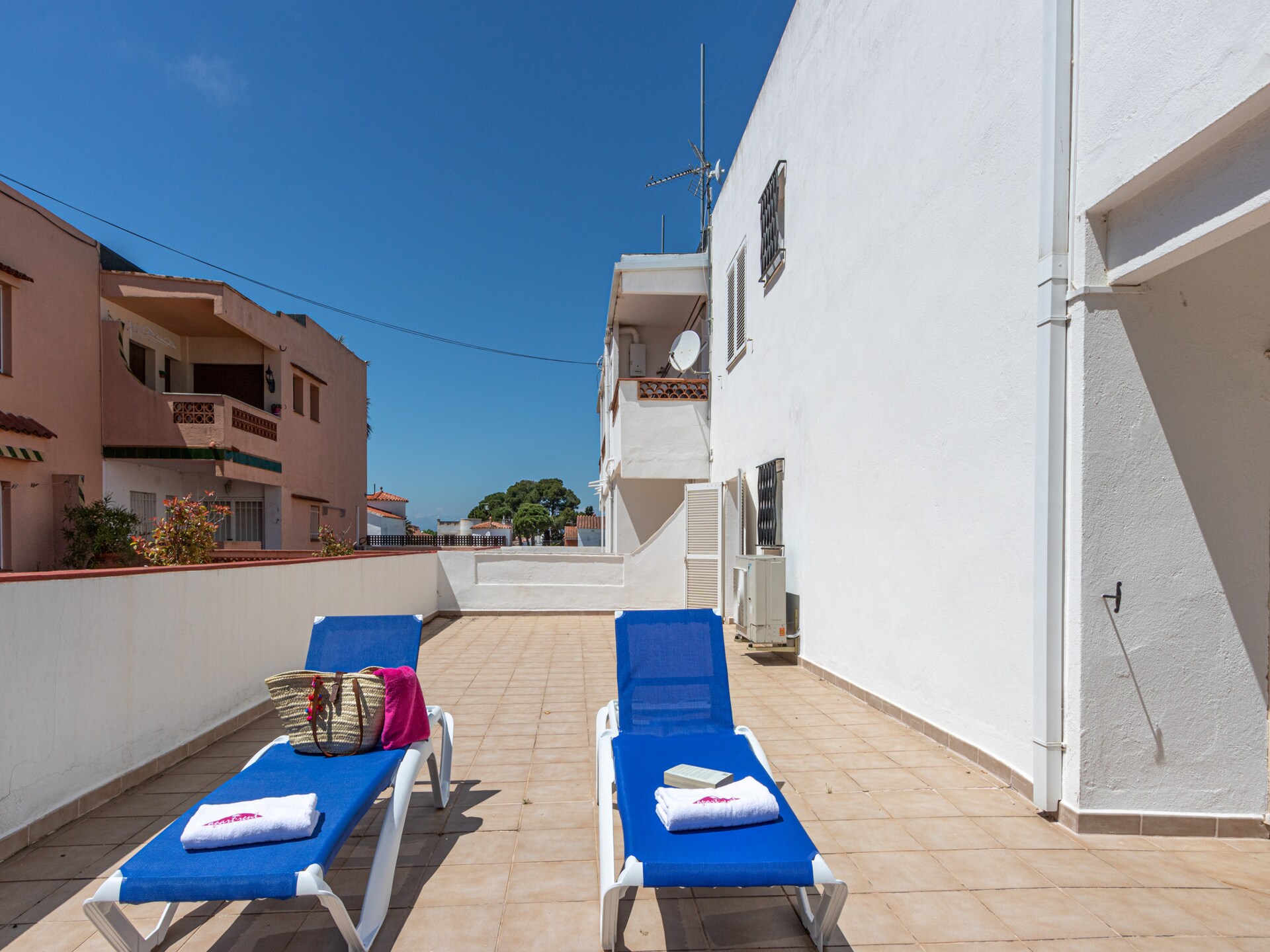Op 350 m van het strand: Licht appartement in Empuriabrava - foto 27