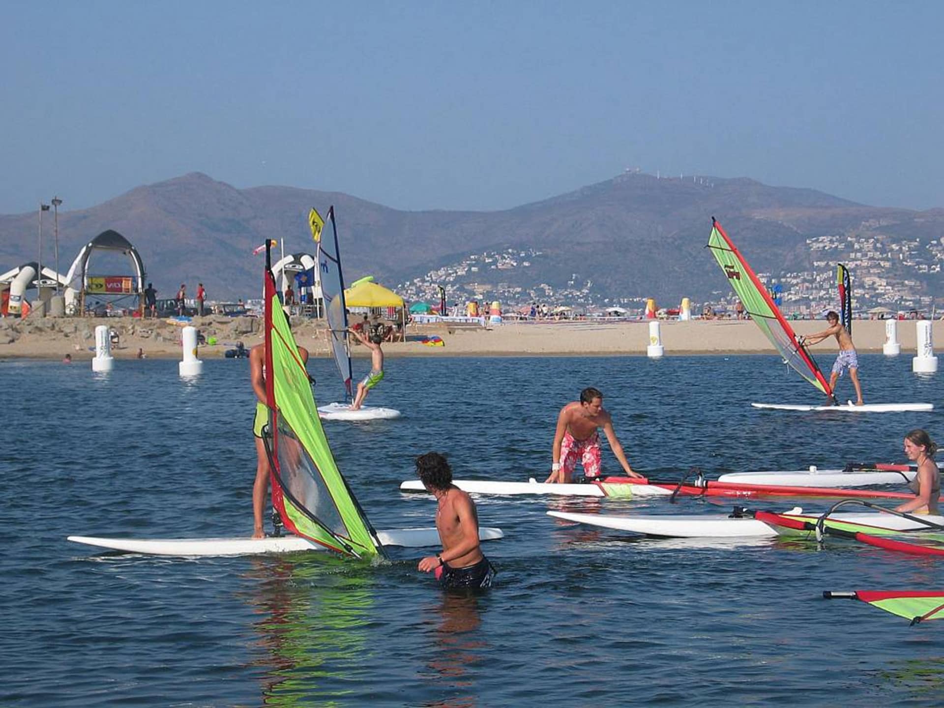 Op 350 m van het strand: Licht appartement in Empuriabrava - foto 18