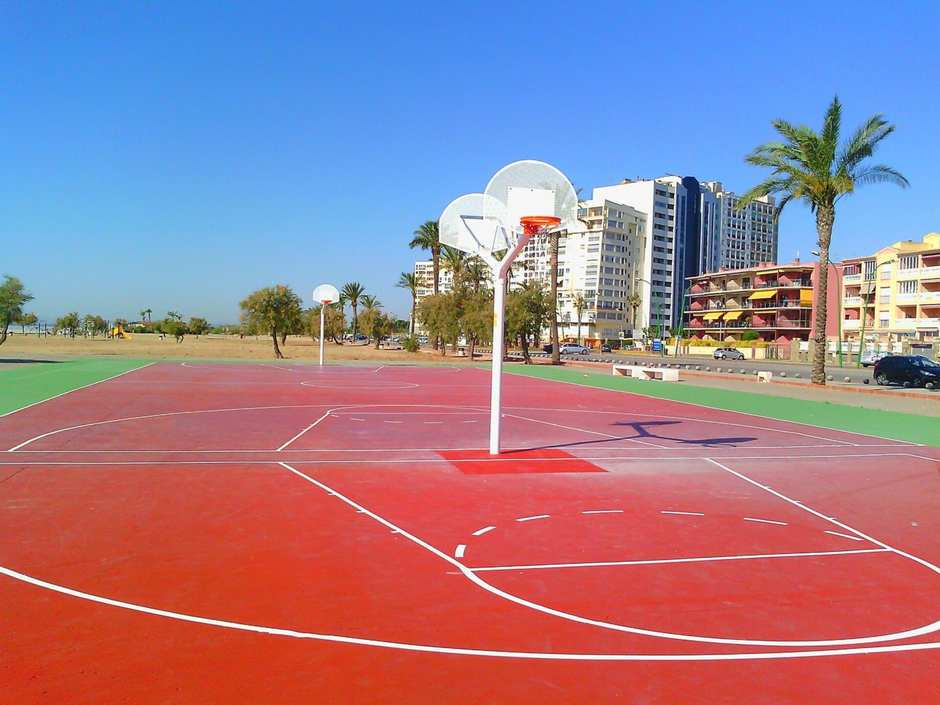 Op 350 m van het strand: Licht appartement in Empuriabrava - foto 16