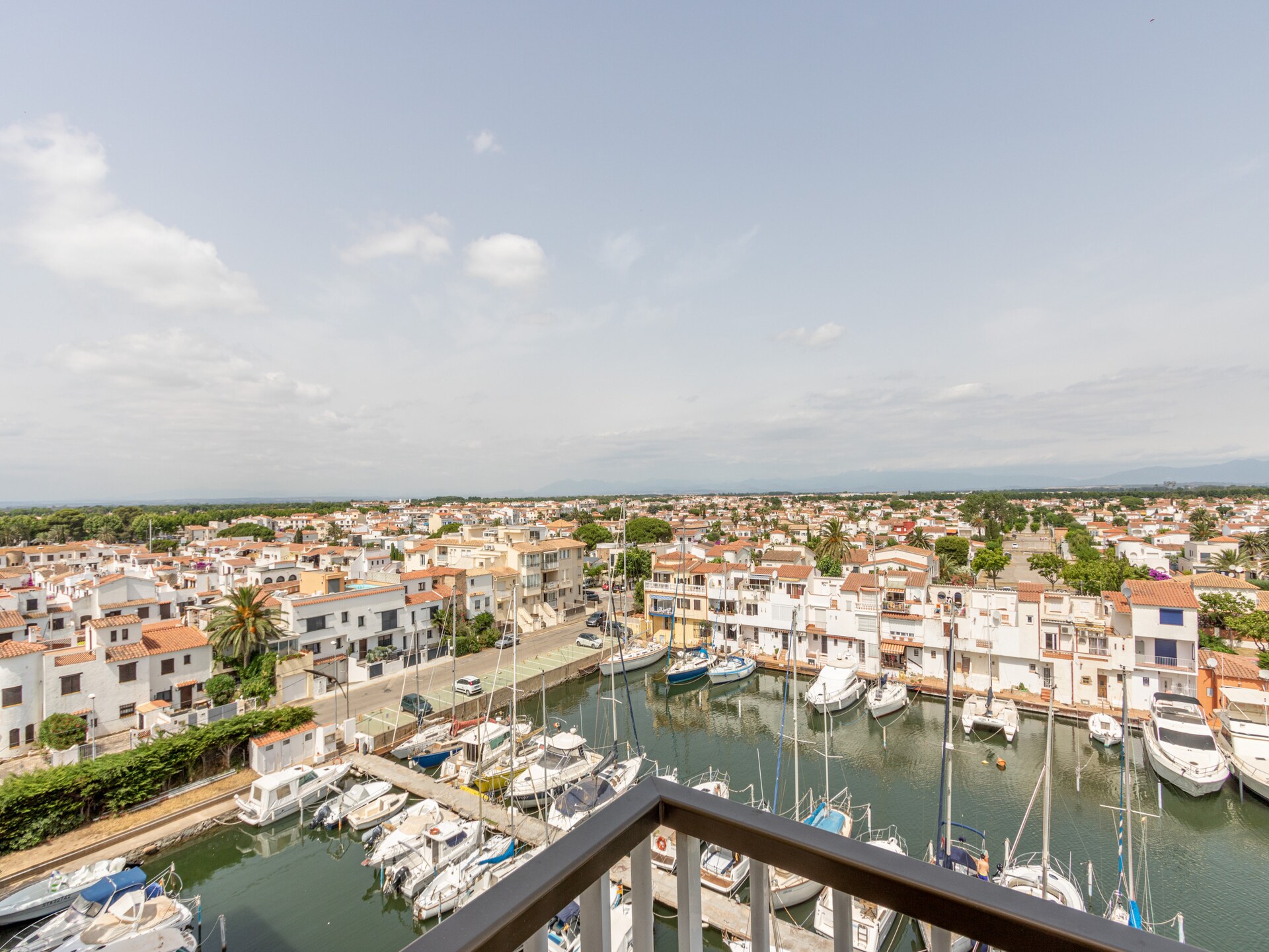 Ruim appartement met zeezicht en terras aan de golfbaan in Empuriabrava - foto 30