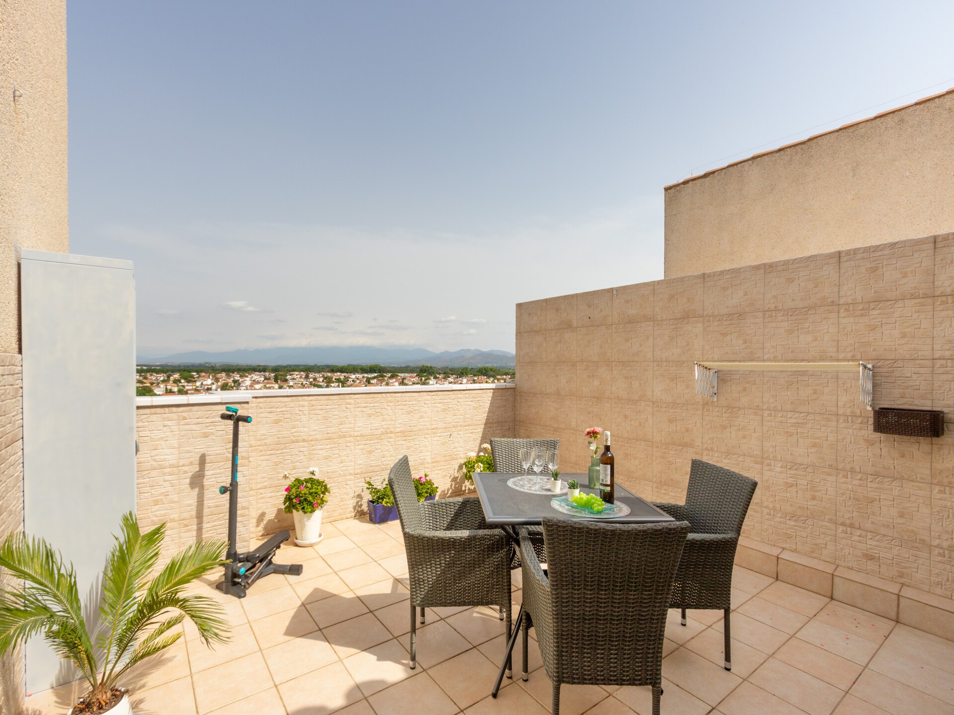 Ruim appartement met zeezicht en terras aan de golfbaan in Empuriabrava - foto 41